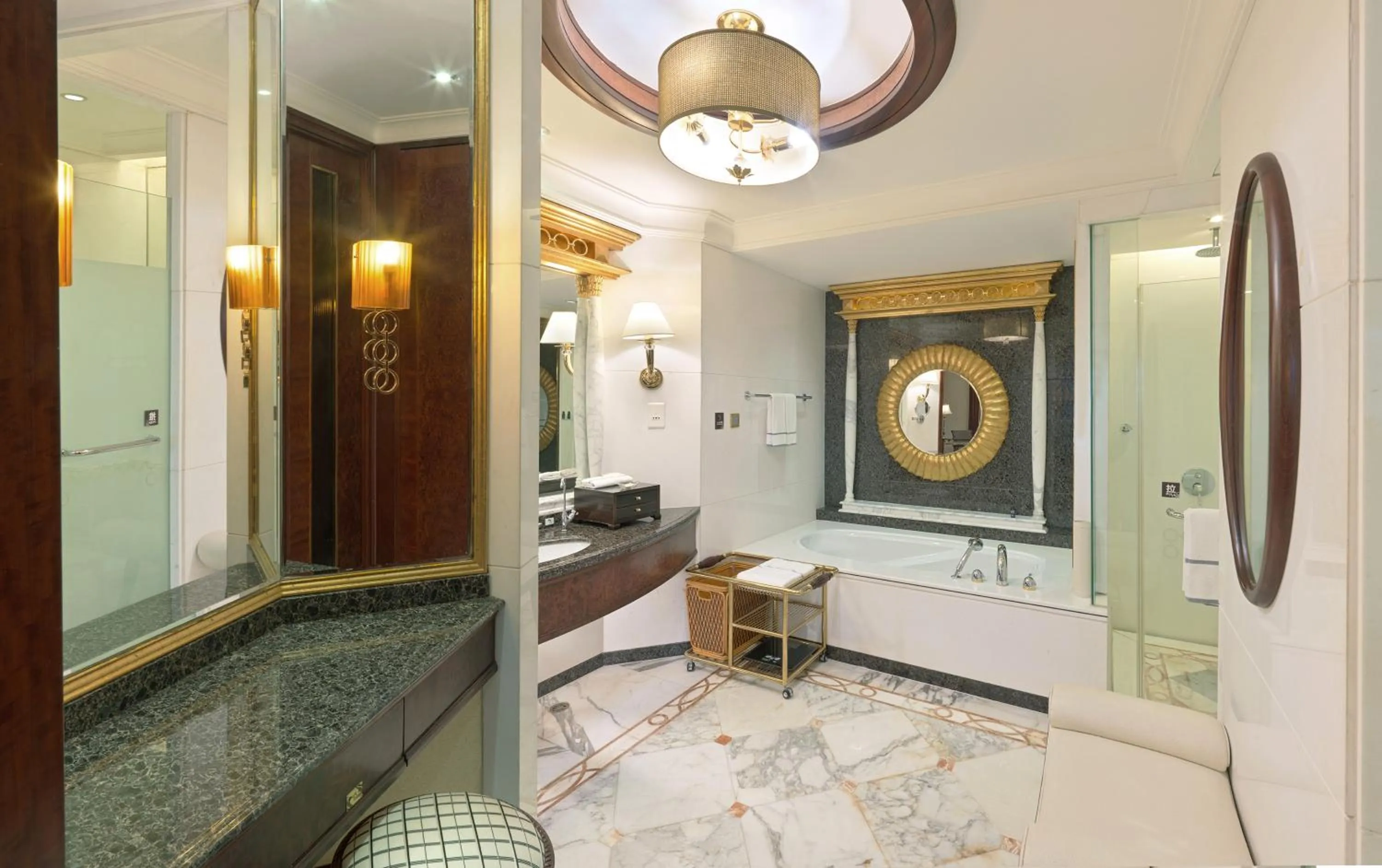 Bathroom in Regal Palace Hotel