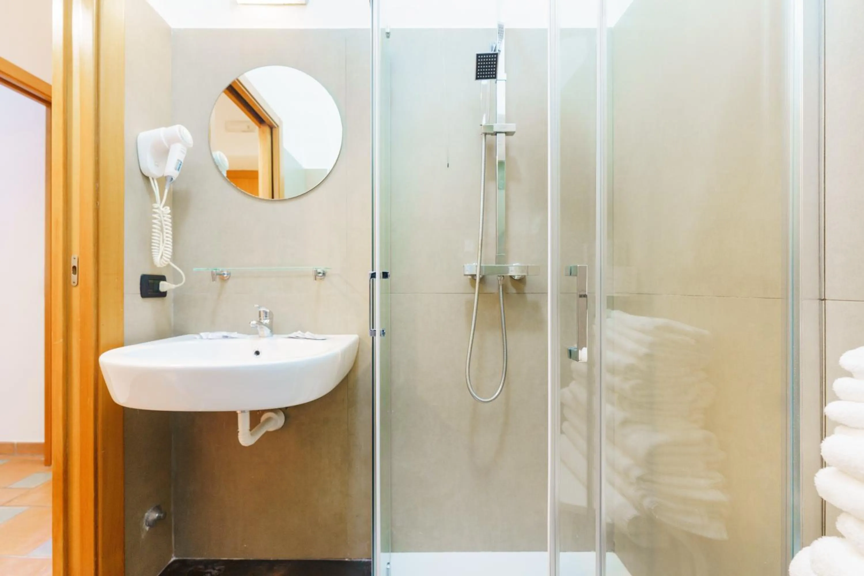 Shower in Le Grand Bleu - Gioia Apartments