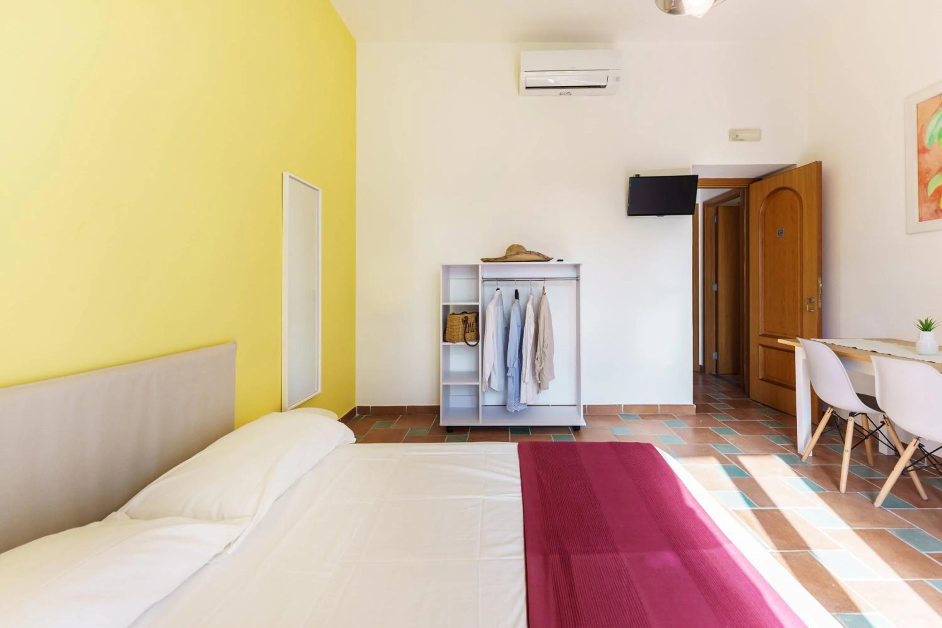 Photo of the whole room, Bed in Le Grand Bleu - Gioia Apartments