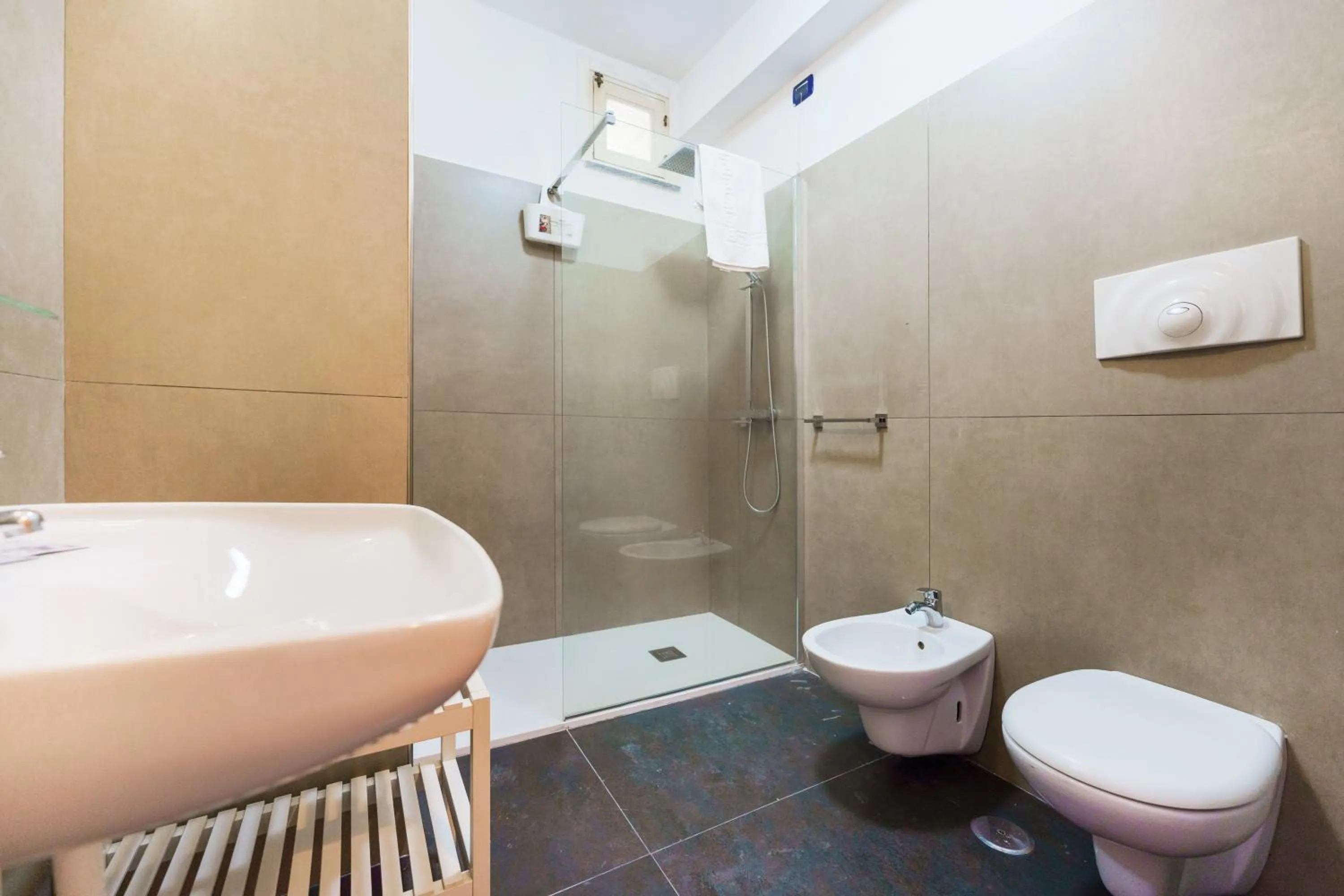 Shower in Le Grand Bleu - Gioia Apartments