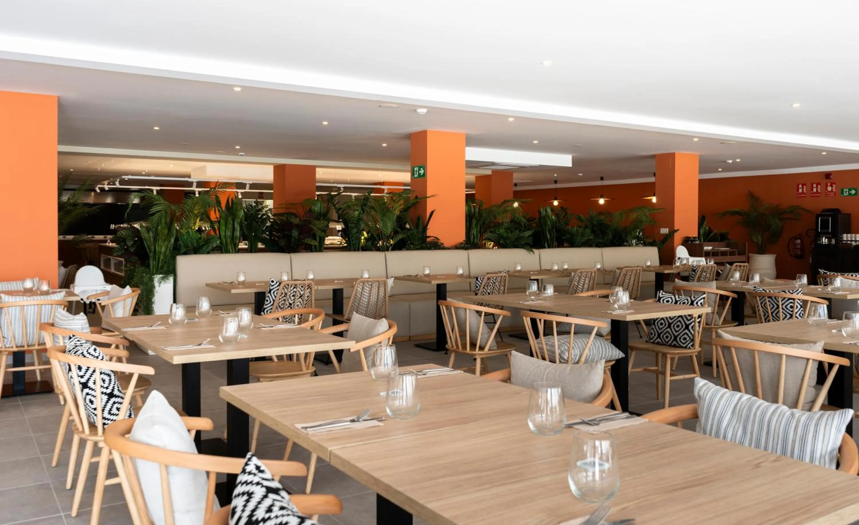 Restaurant/places to eat in Ona Alborada