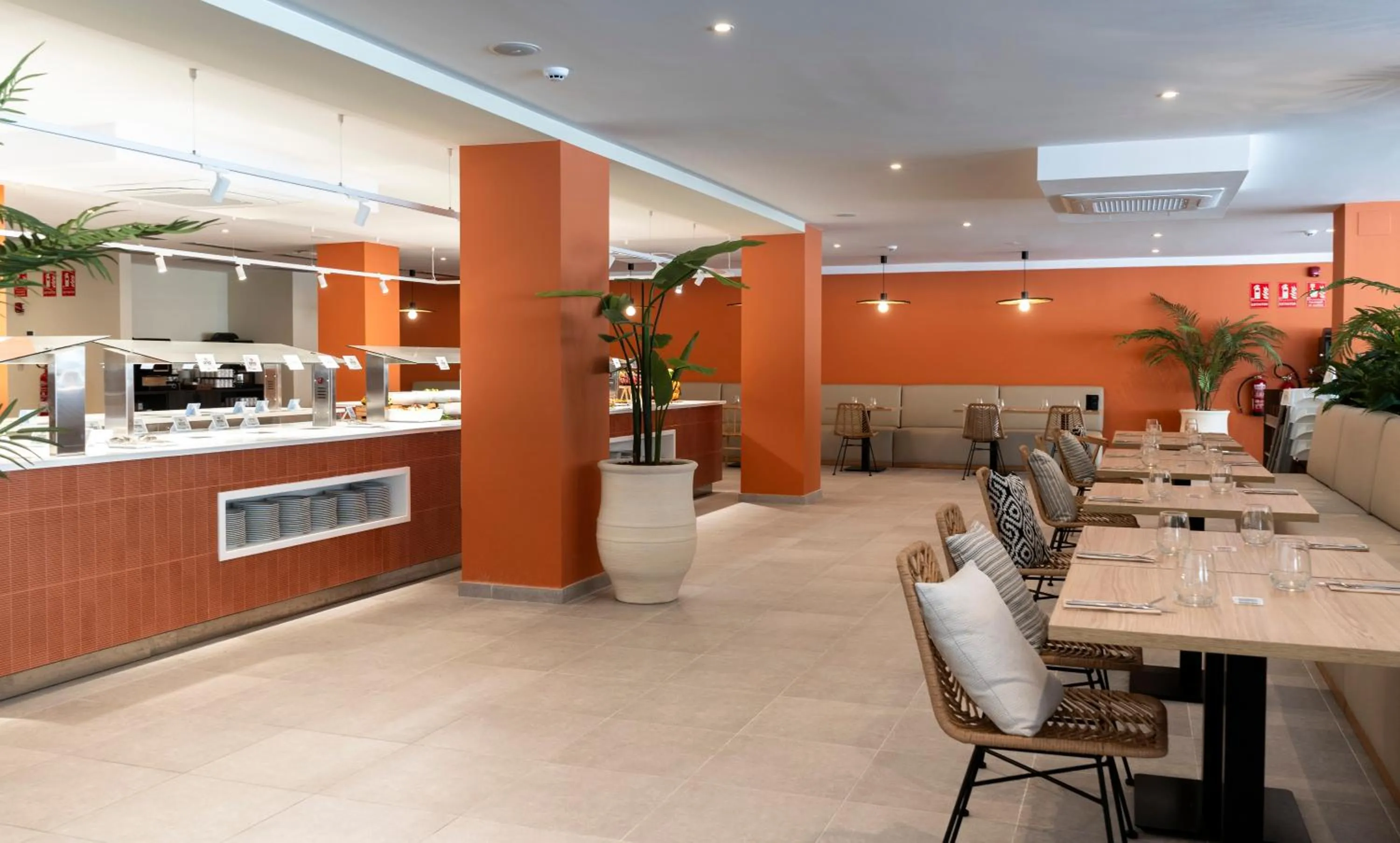 Restaurant/places to eat in Ona Alborada