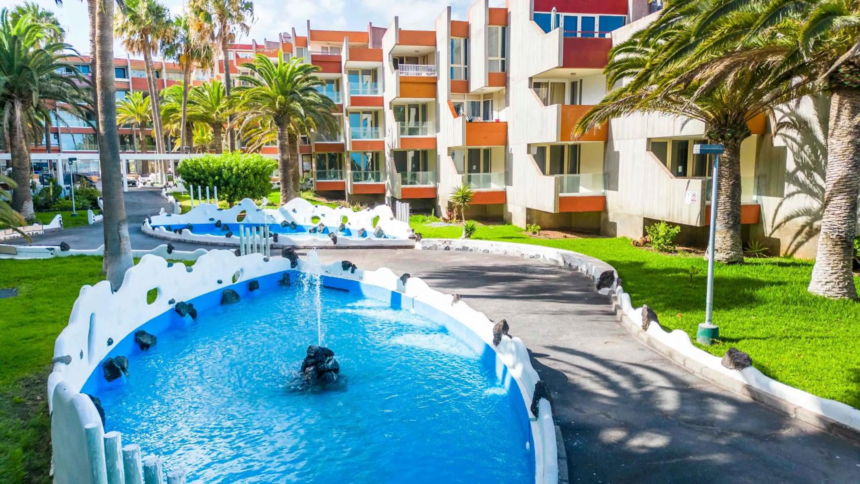 Property building in Ona Alborada