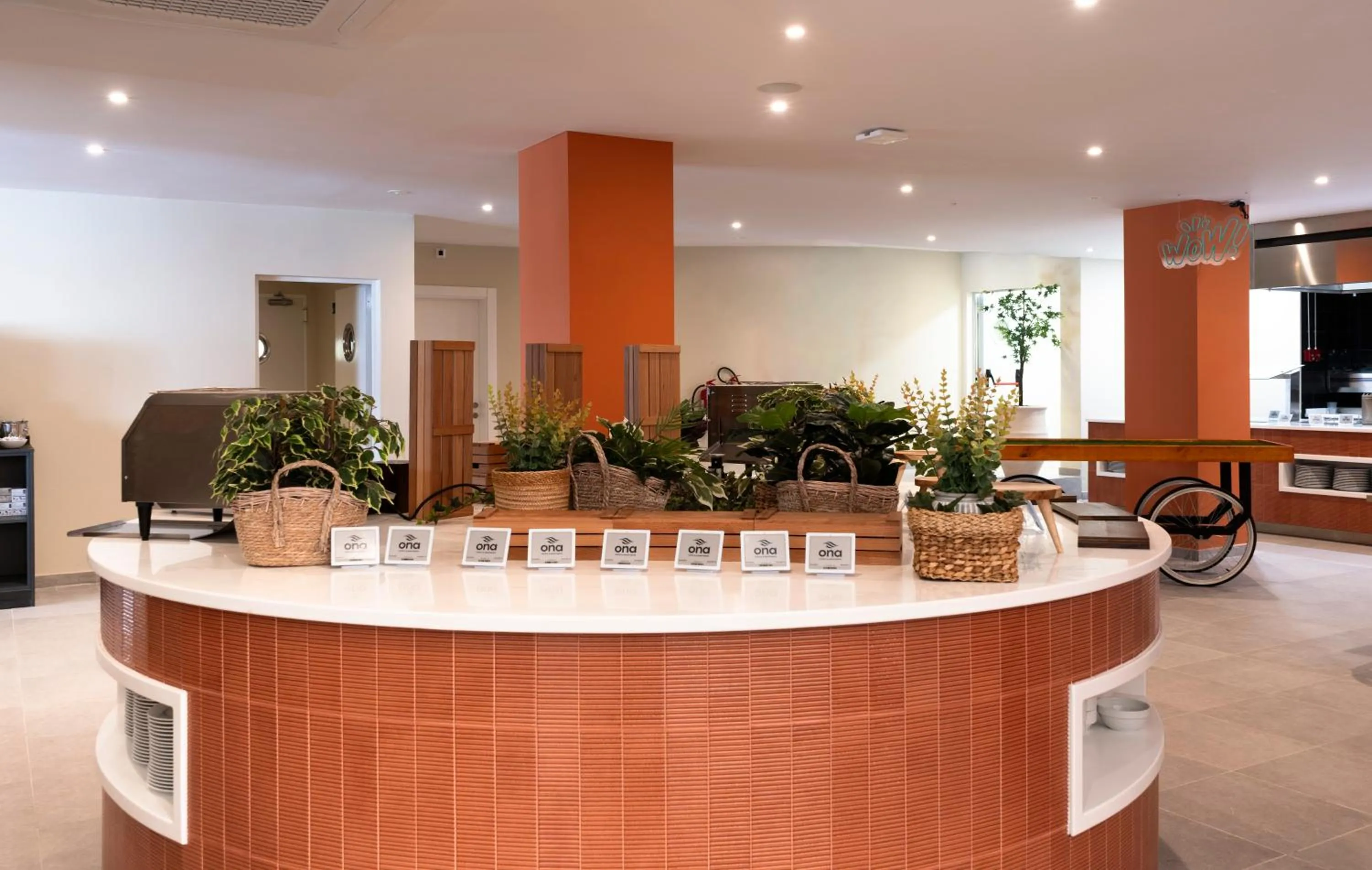 Restaurant/places to eat in Ona Alborada