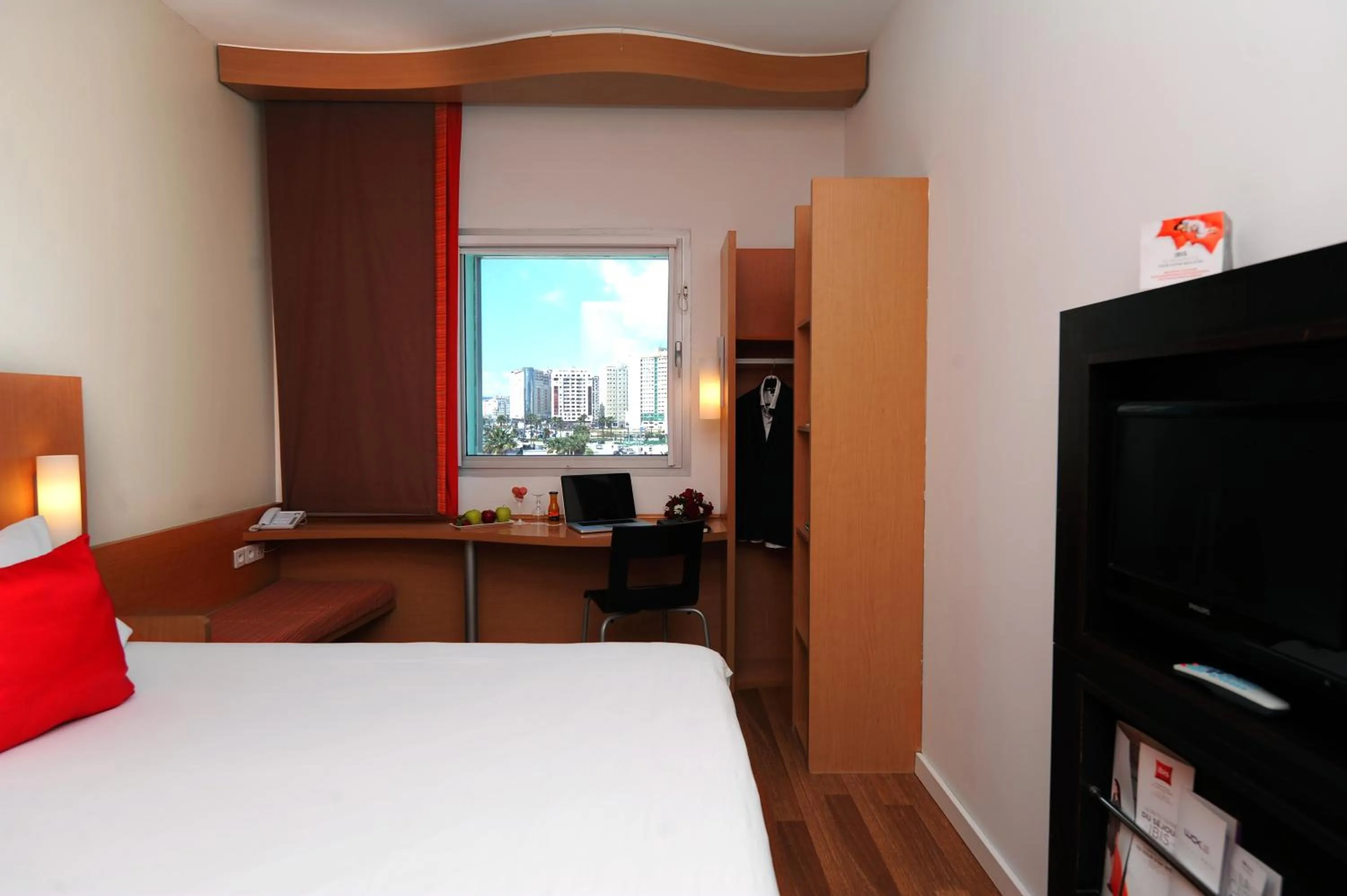 Communal lounge/ TV room, Bed in Ibis Tanger City Center