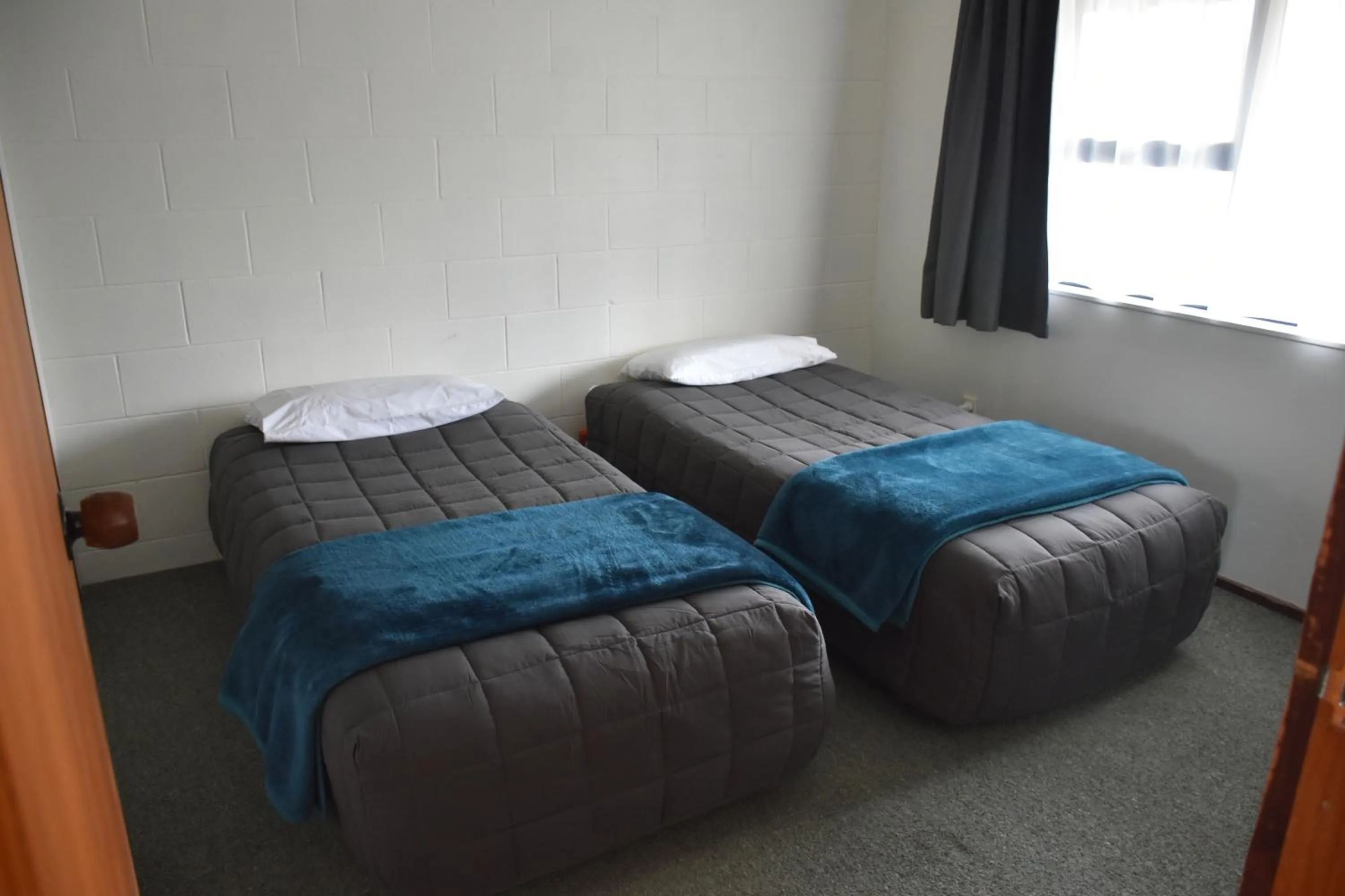 Bedroom, Bed in Mountain Heights Lodge