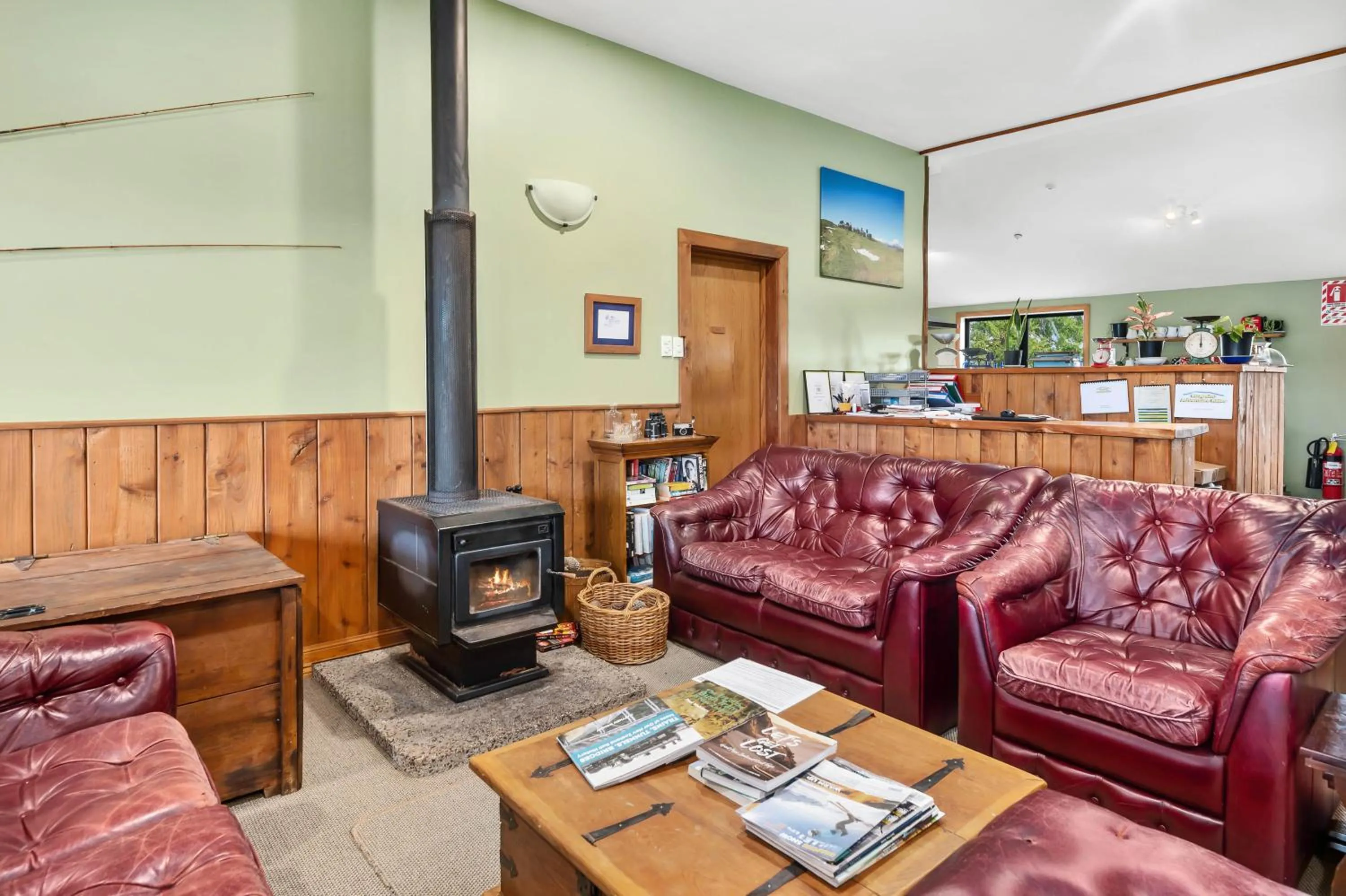 Living room in Mountain Heights Lodge