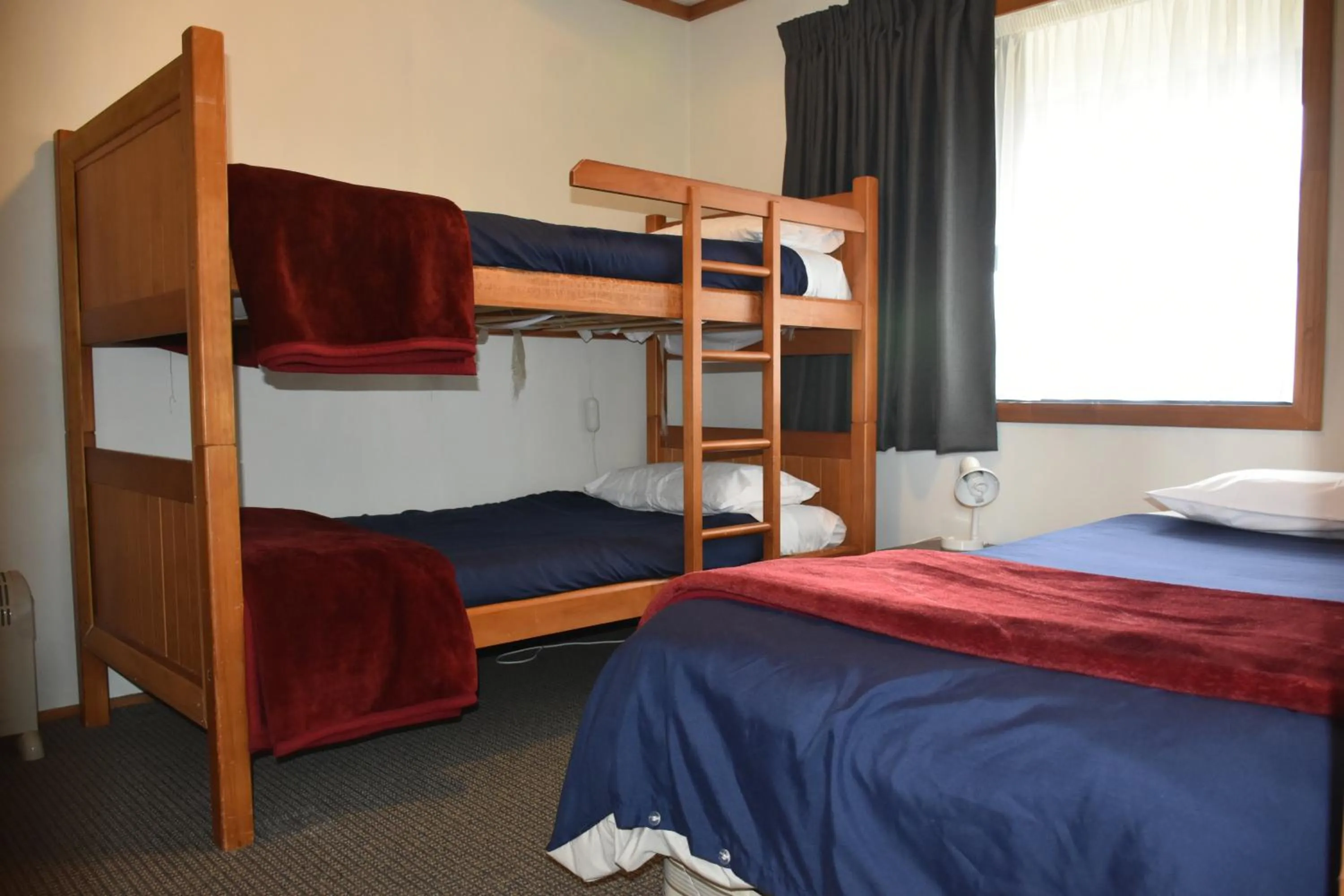 bunk bed, Bed in Mountain Heights Lodge