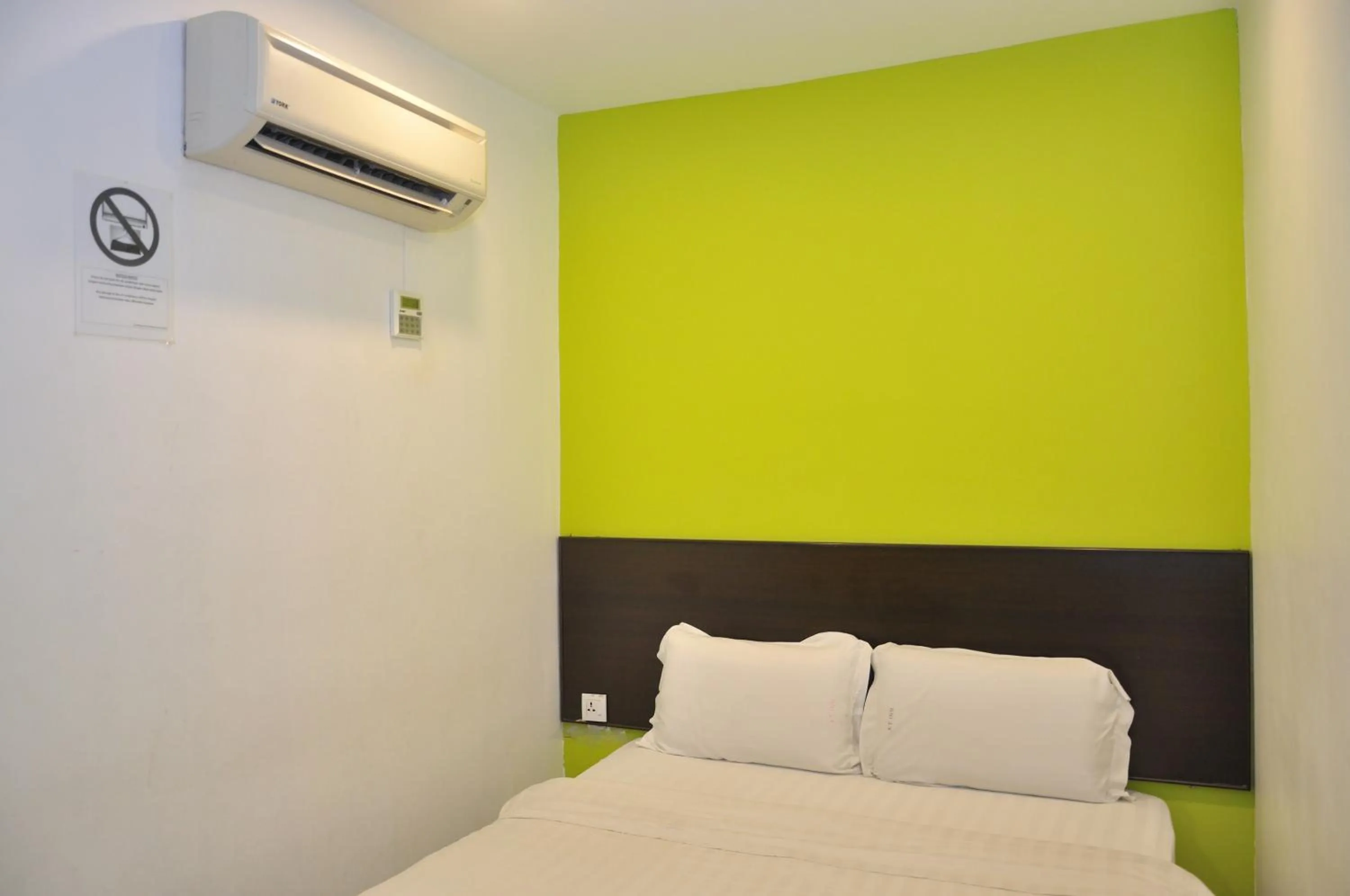 Photo of the whole room, Bed in Kuching Transit Inn
