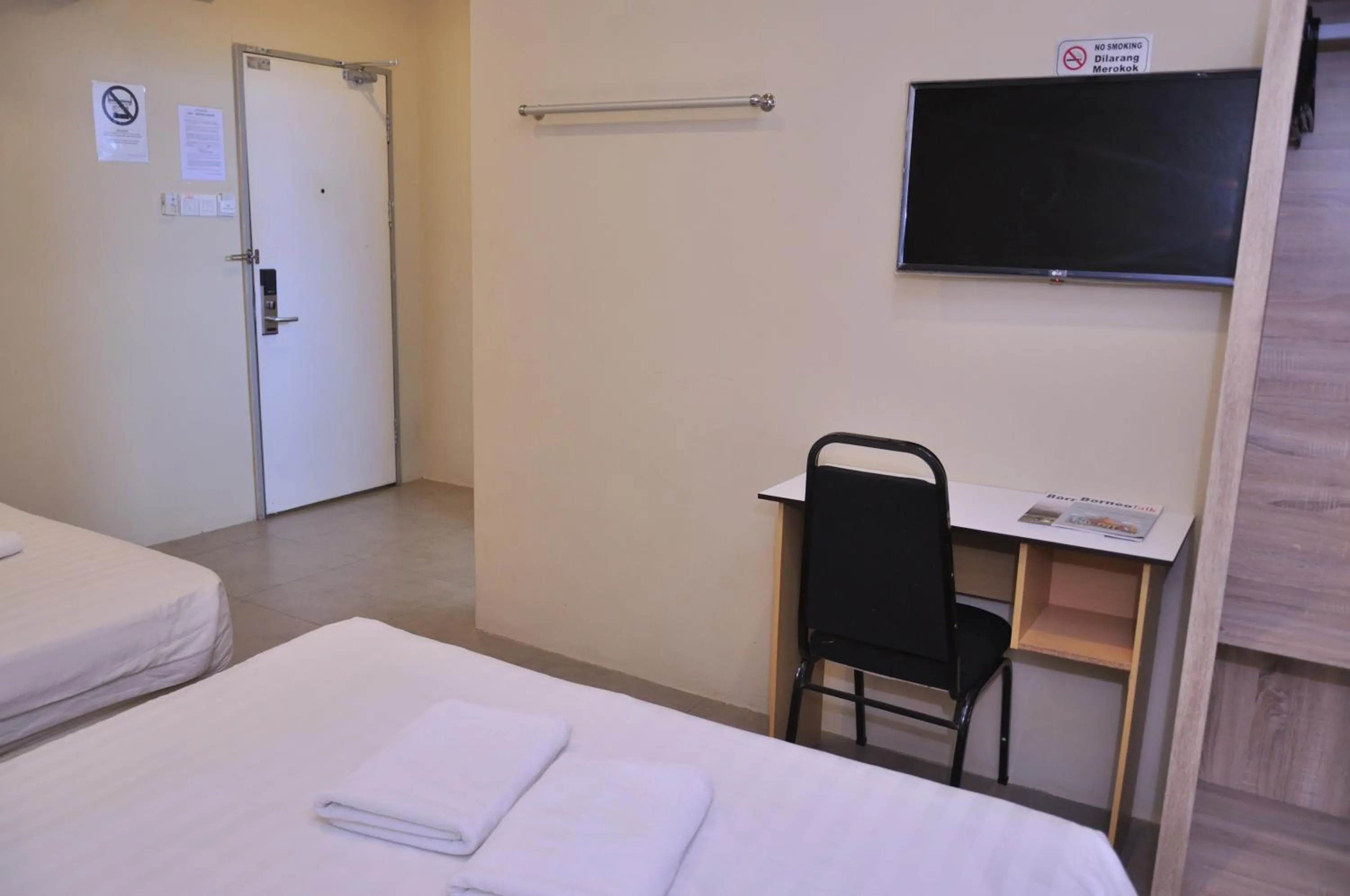 Seating area, Bed in Kuching Transit Inn