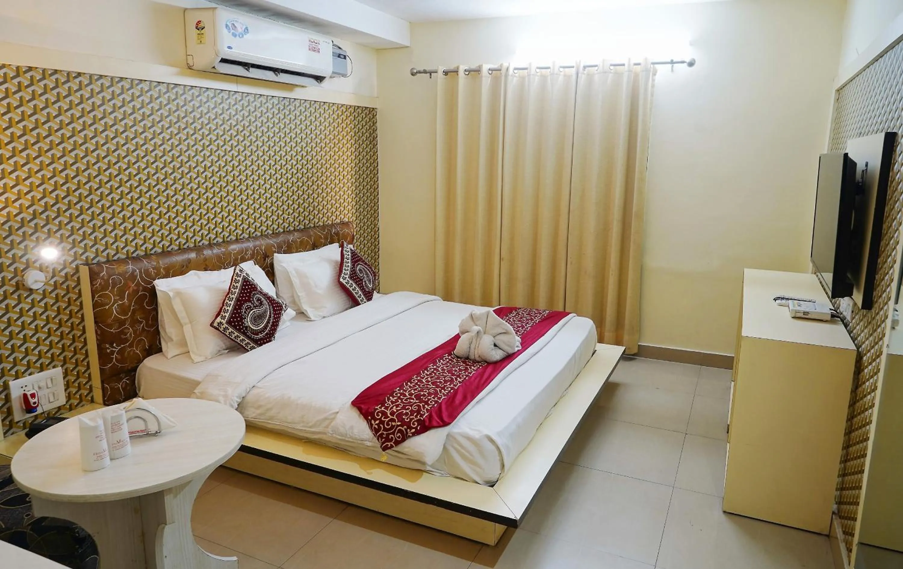 Bed in Hotel Vikrant