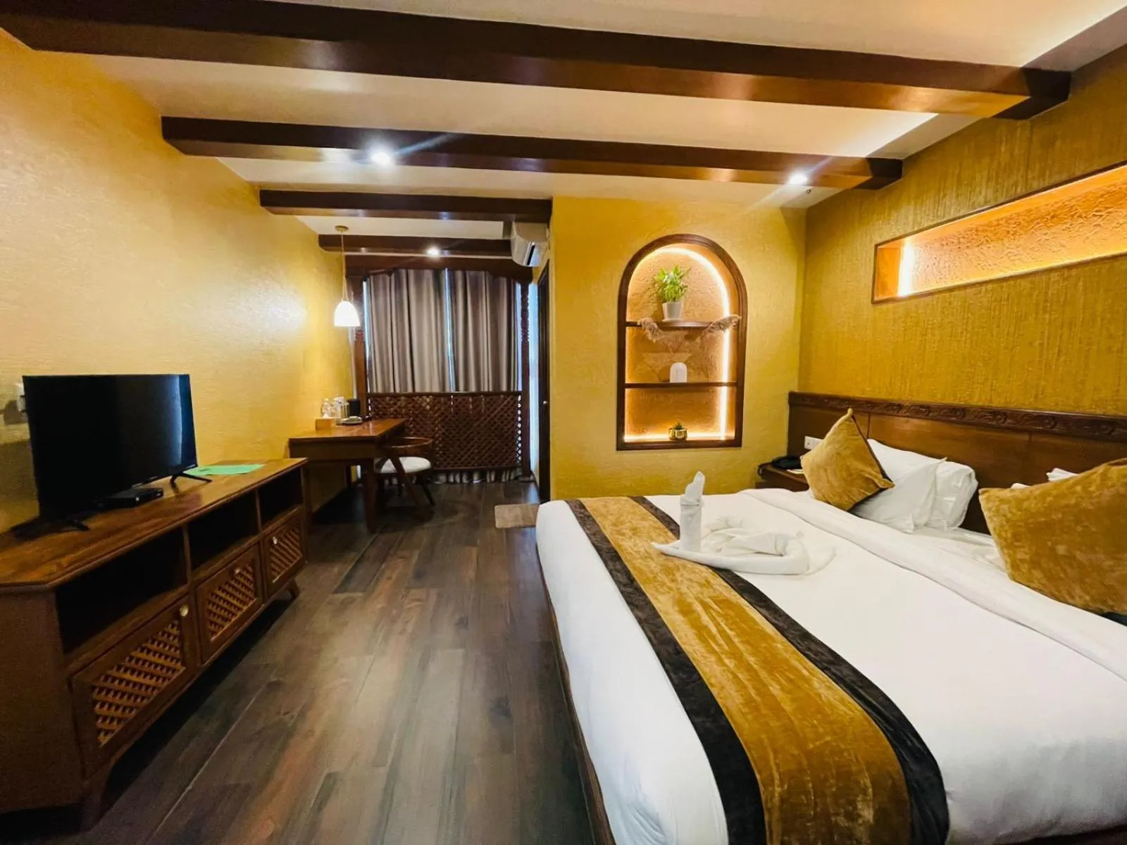 Photo of the whole room, Bed in Timber House by Tara Group