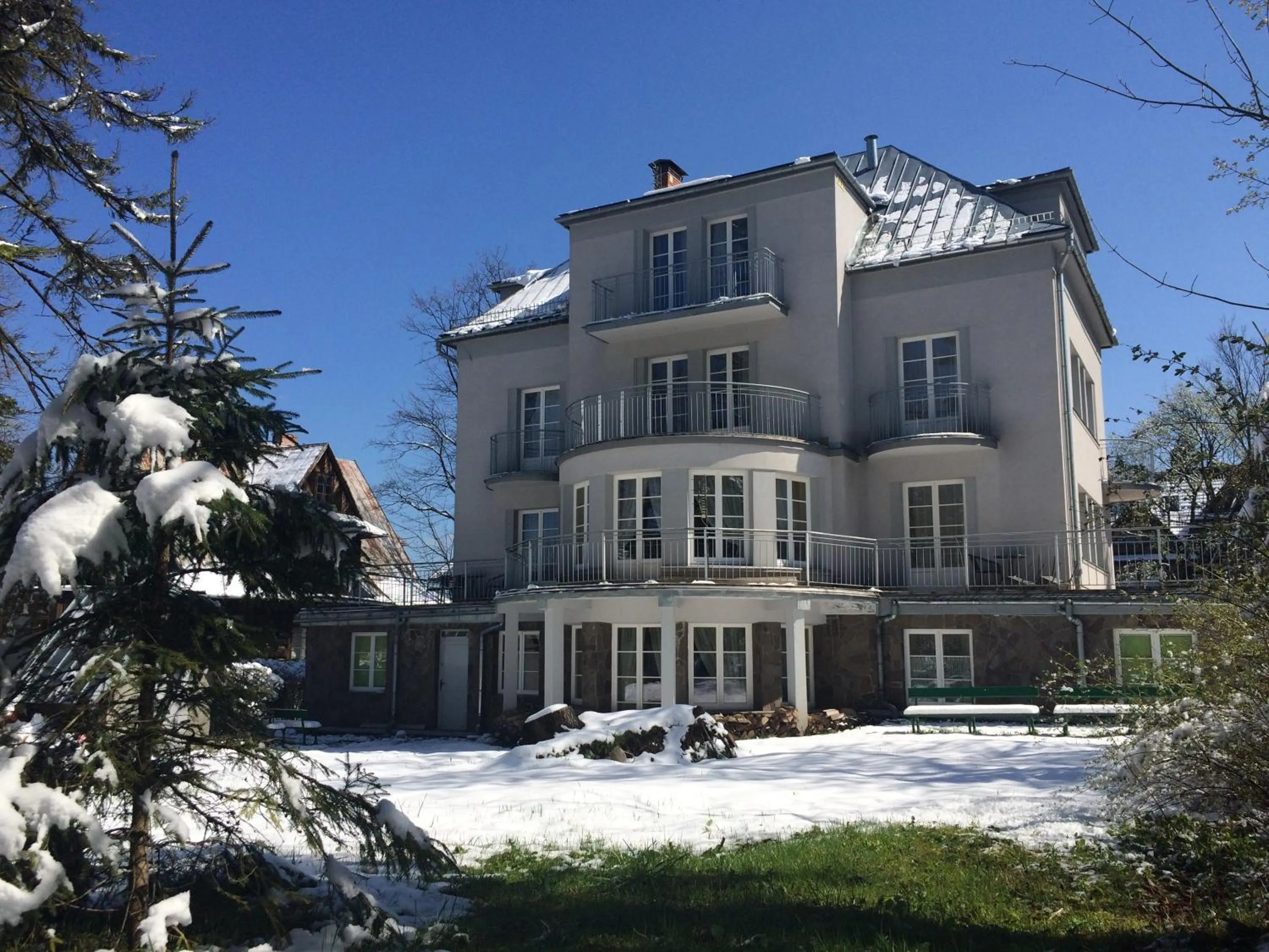 Property building in Astoria - Willa Literatów