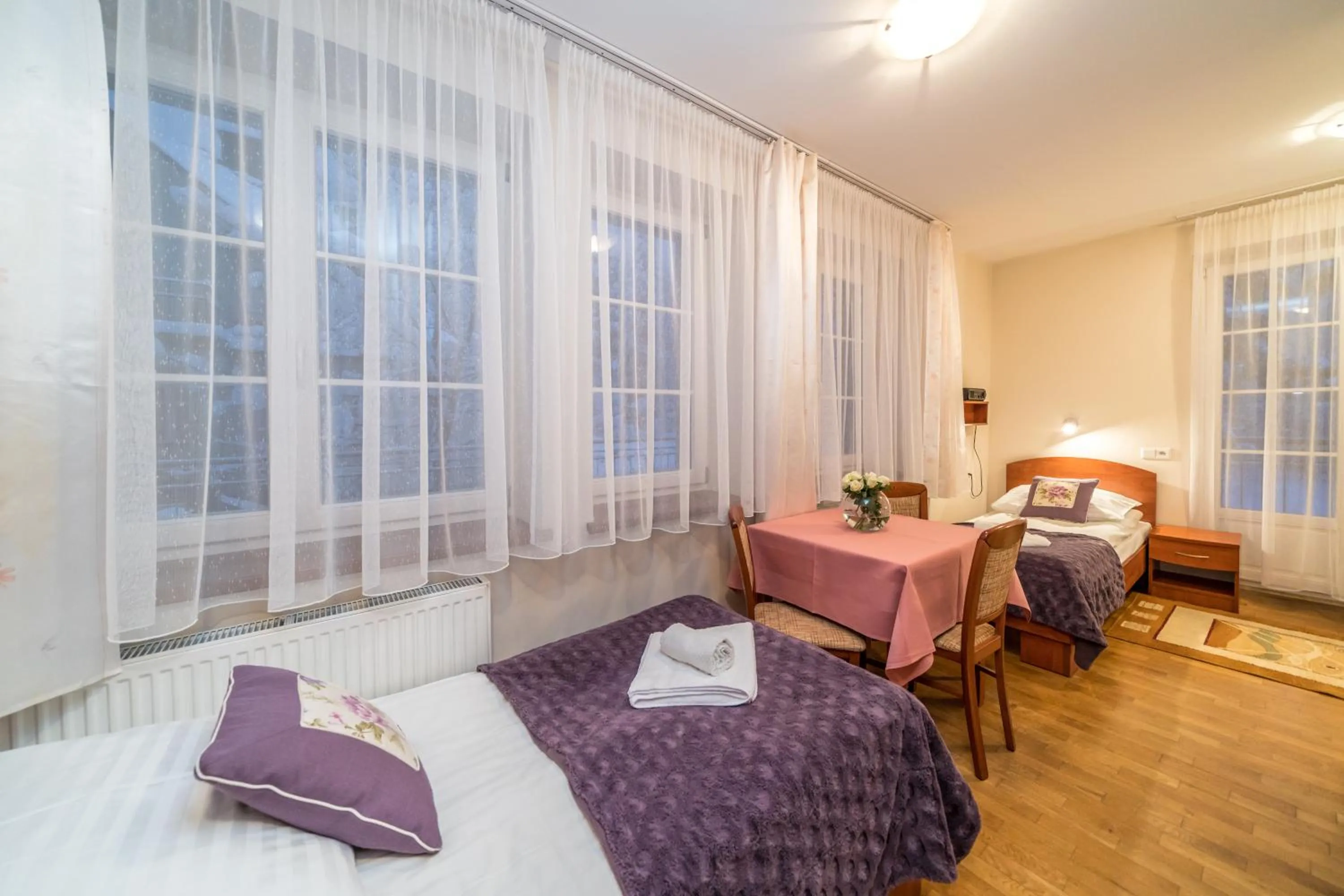 Bed in Astoria - Willa Literatów