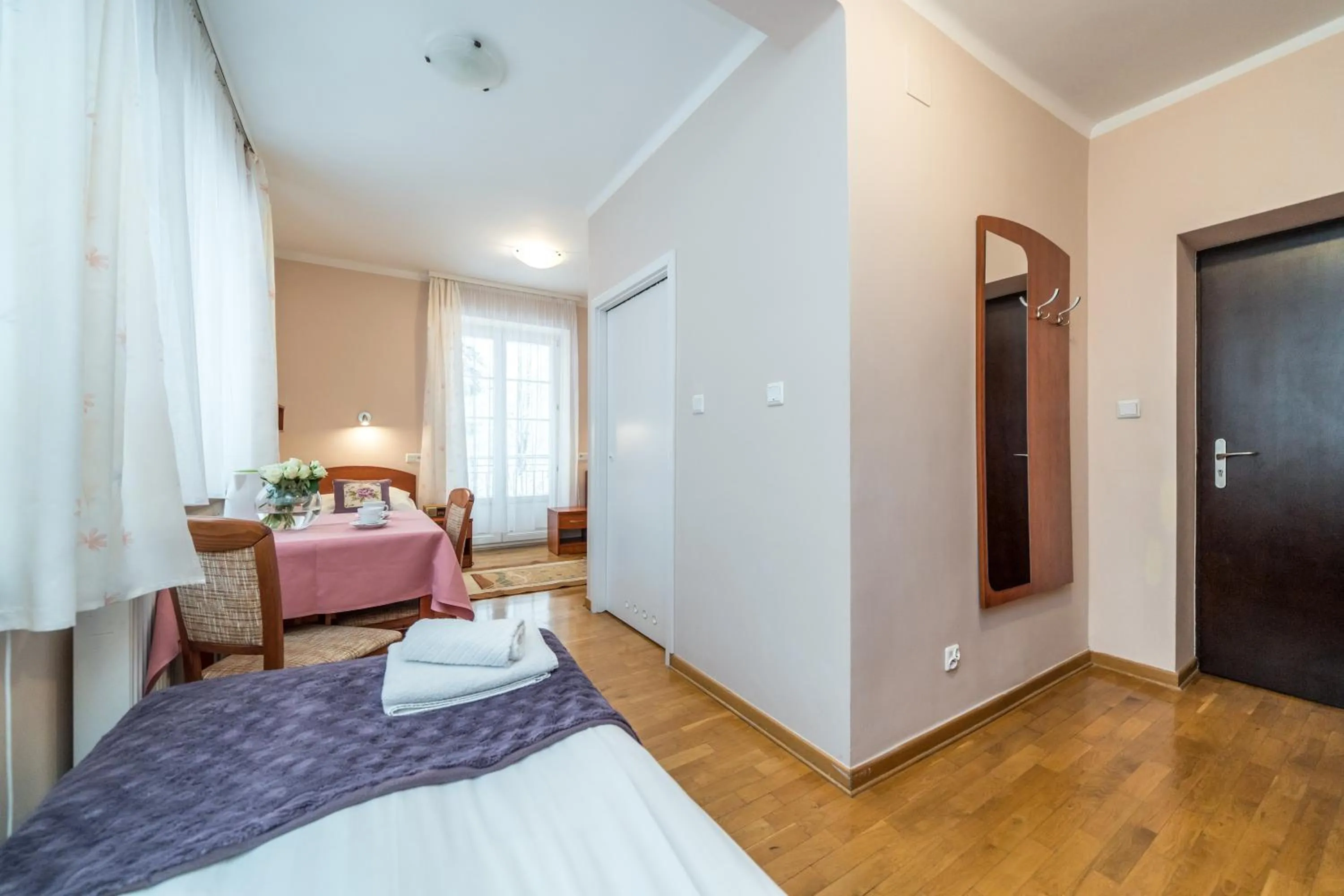 Bed in Astoria - Willa Literatów