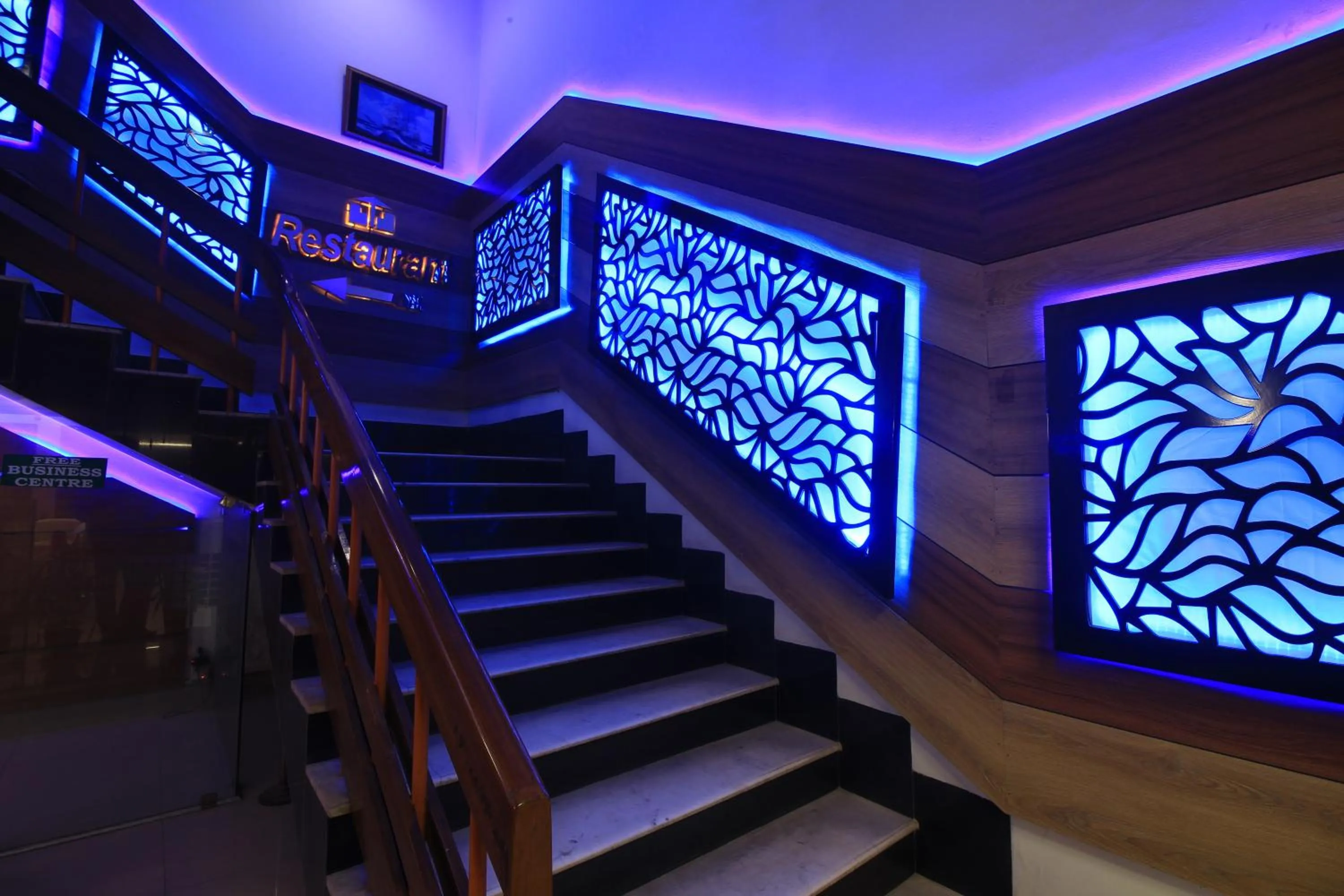 Restaurant/places to eat in Tiger Garden Int Hotel