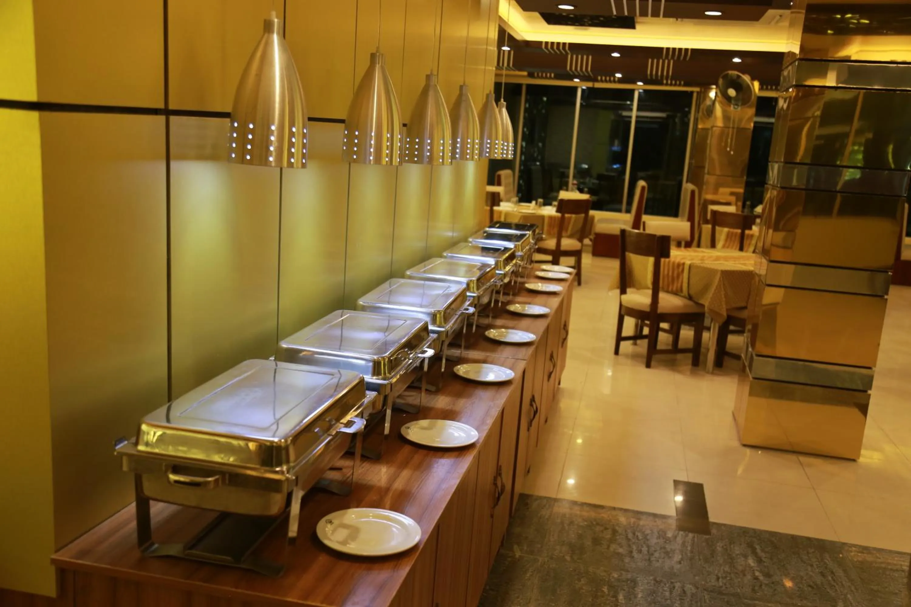 Restaurant/places to eat in Tiger Garden Int Hotel