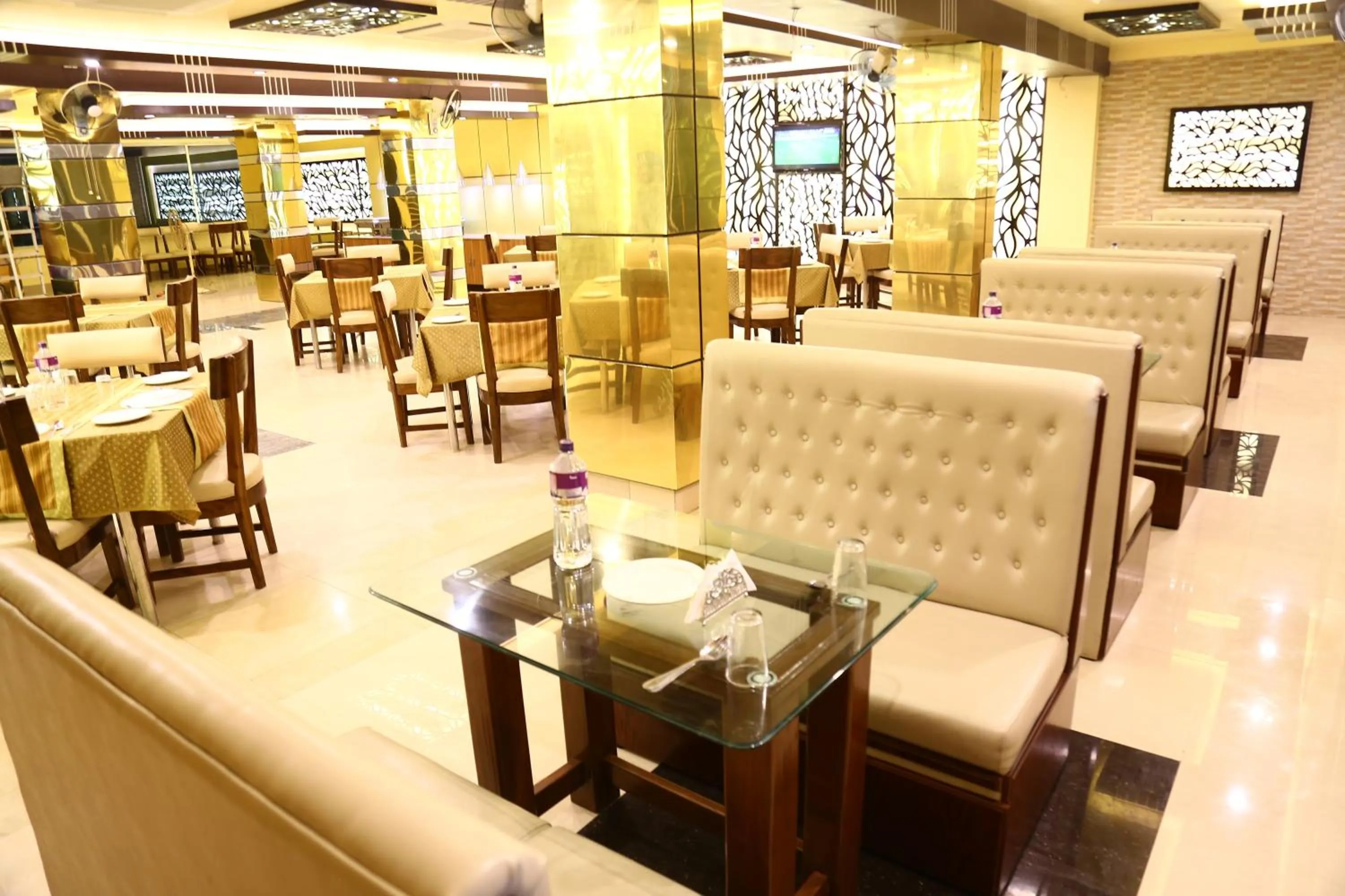 Restaurant/places to eat in Tiger Garden Int Hotel