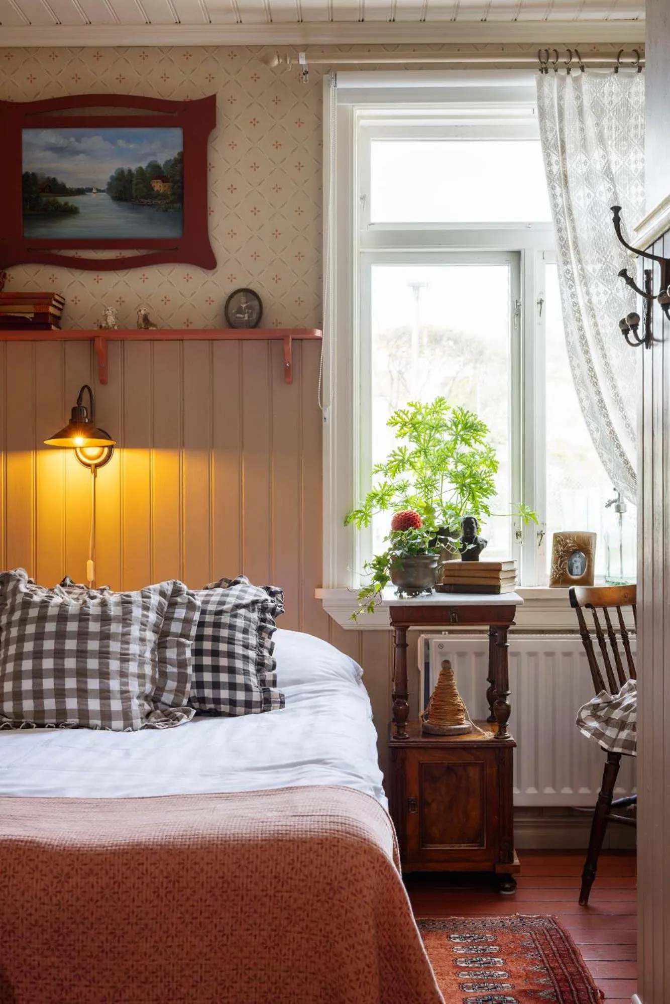 Property building, Bed in Strandflickornas Havshotell Lysekil