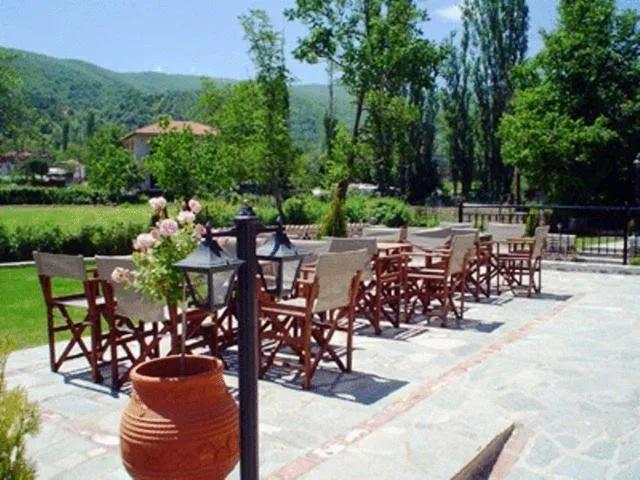 Restaurant/places to eat in Villa Kastanodasos