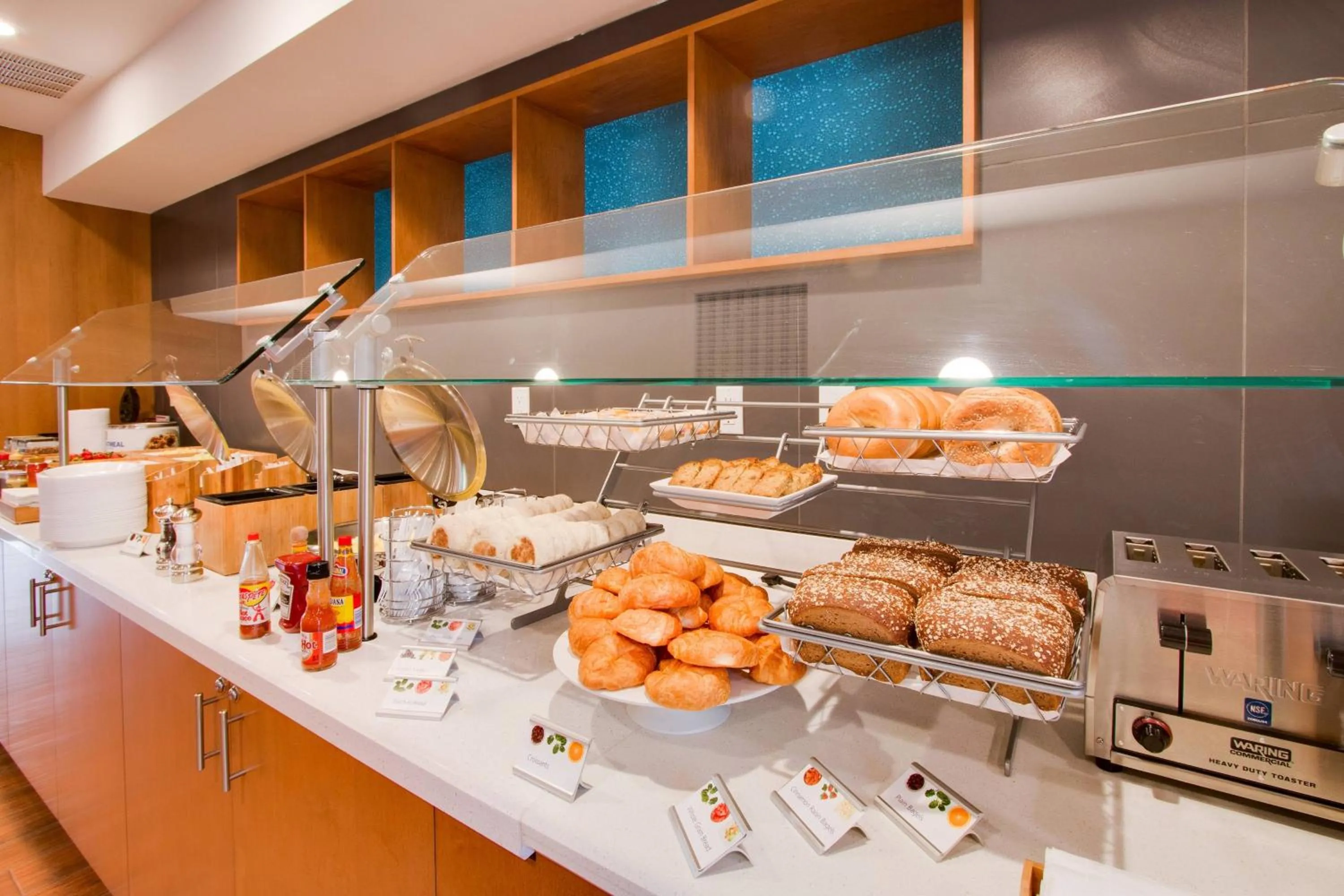 Breakfast in SpringHill Suites by Marriott Orlando Lake Buena Vista South
