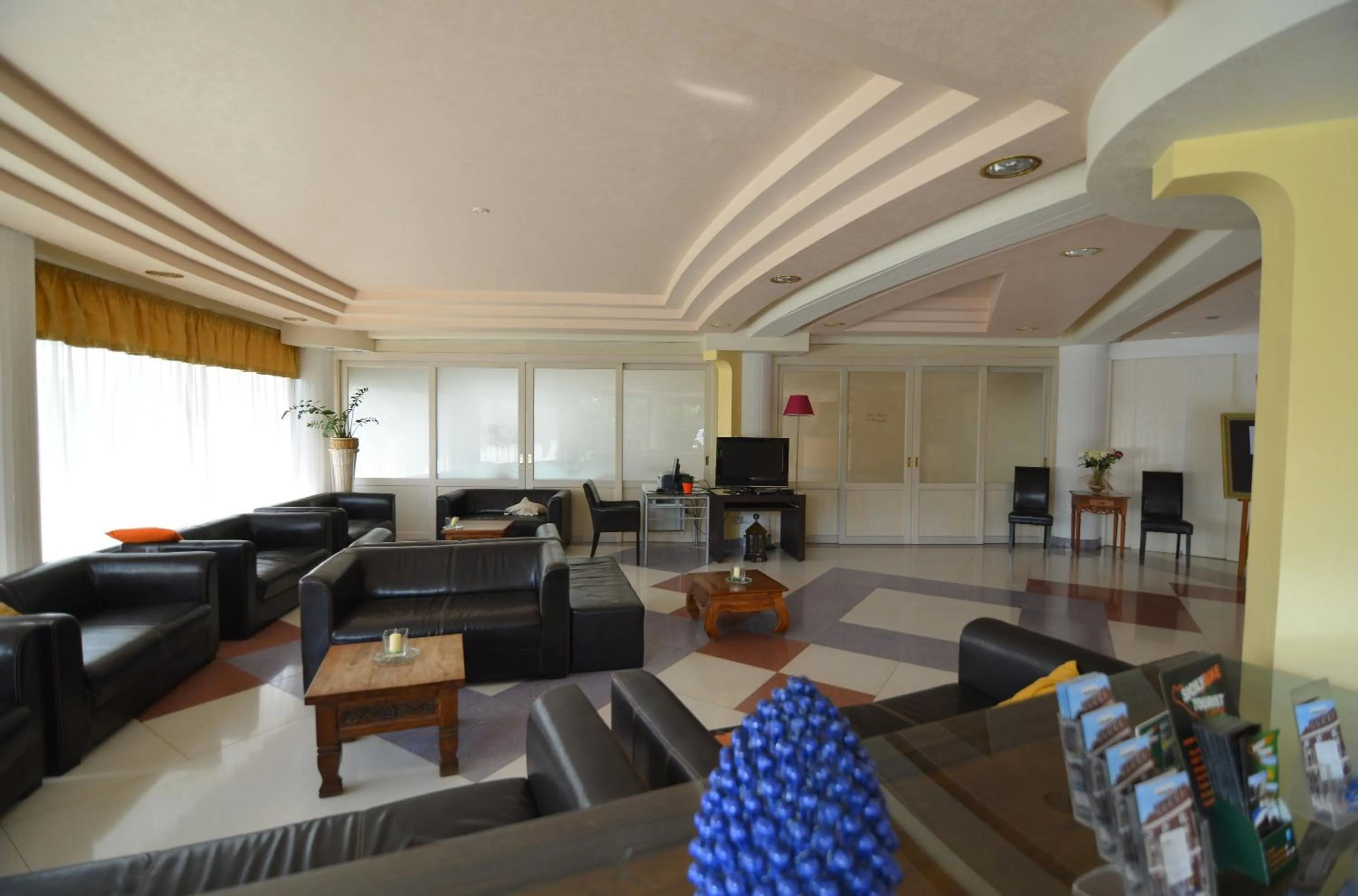 Communal lounge/ TV room in Atlantis Palace Hotel