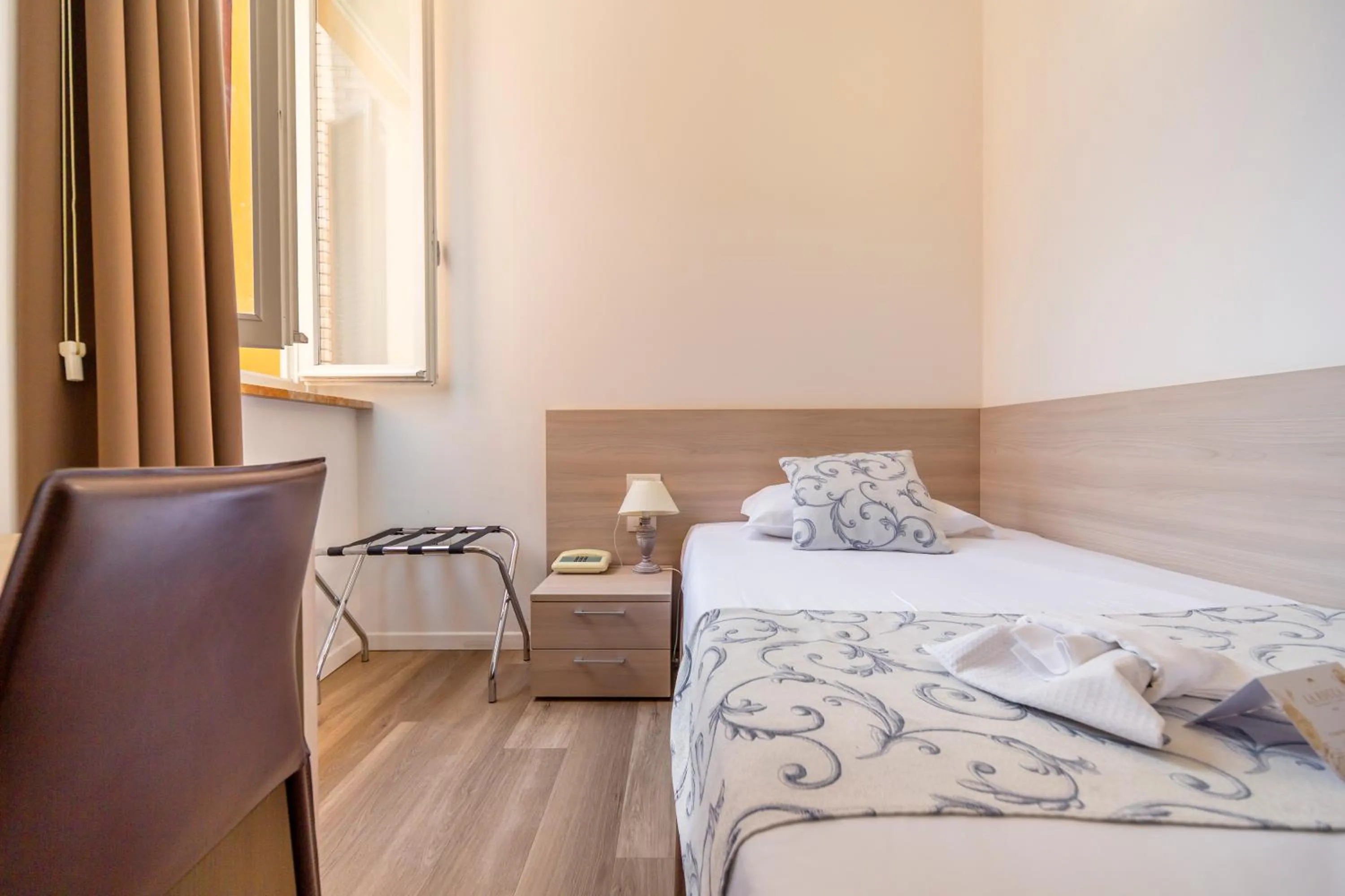 View (from property/room), Bed in Albergo La Rocca