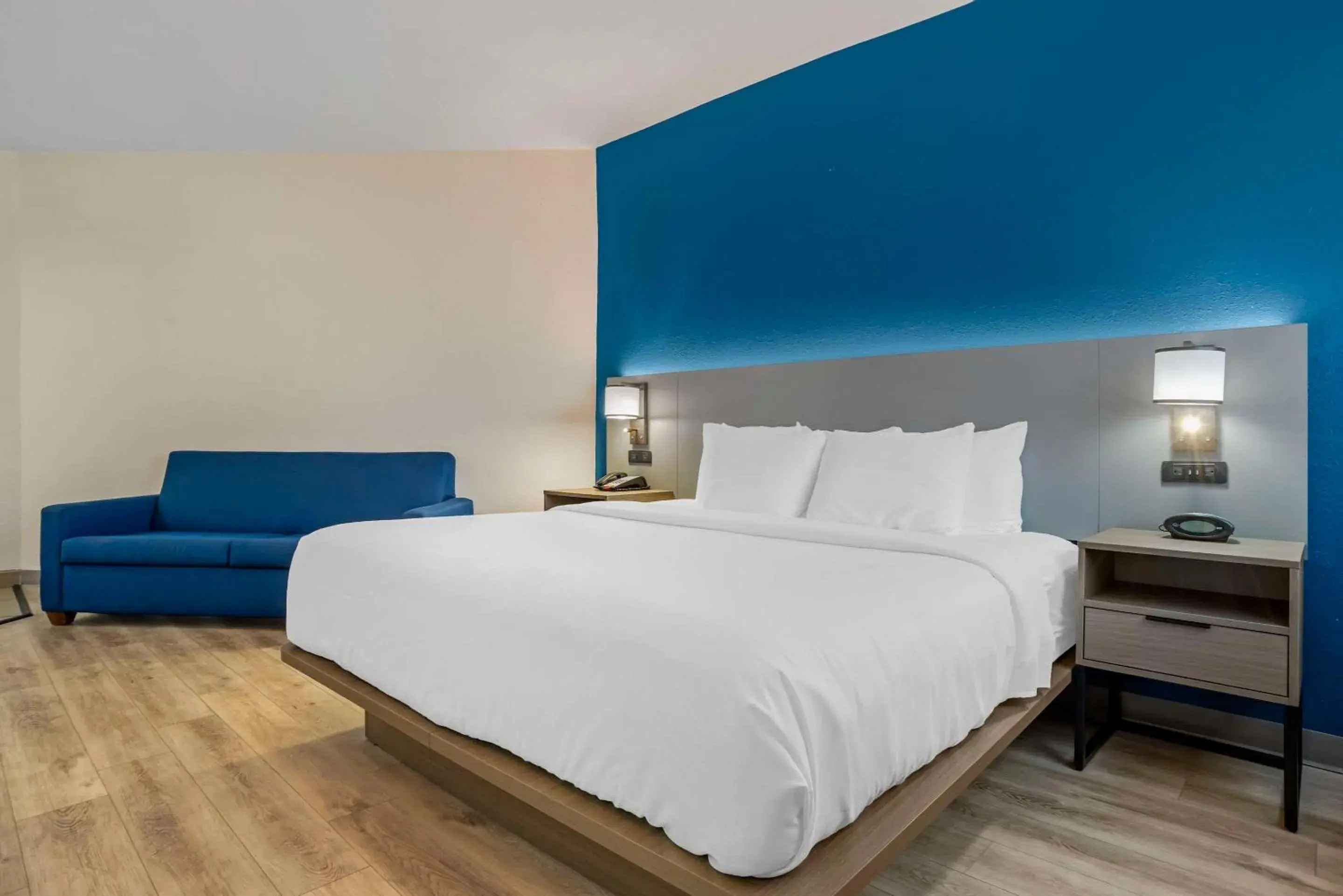 Superior King Suite with Whirlpool - Non-Smoking in Comfort Suites Hattiesburg near University Superior King Suite with Whirlpool - Non-Smoking in Comfort Suites Hattiesburg near University