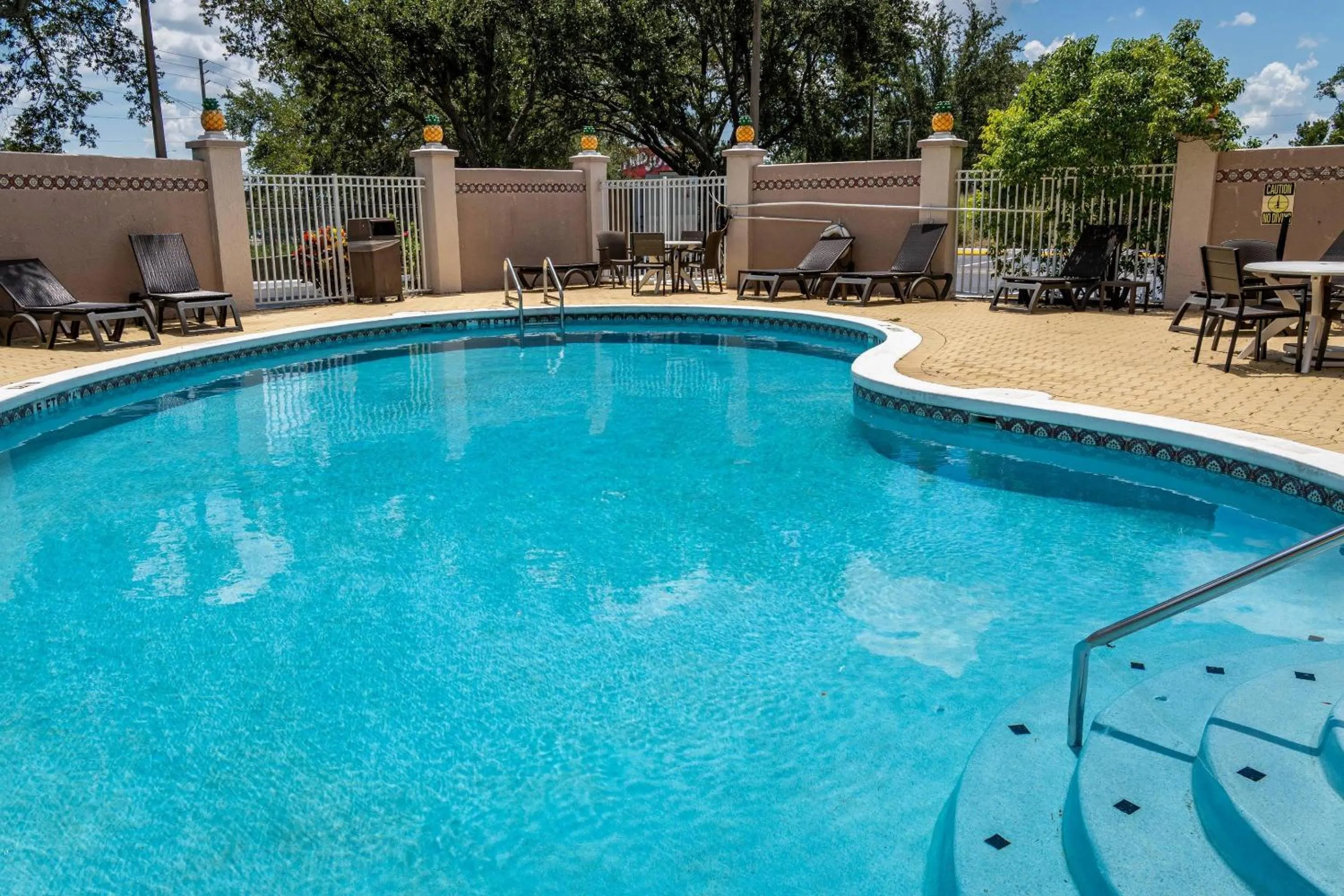 Swimming pool in Comfort Inn & Suites Lakeland North I-4