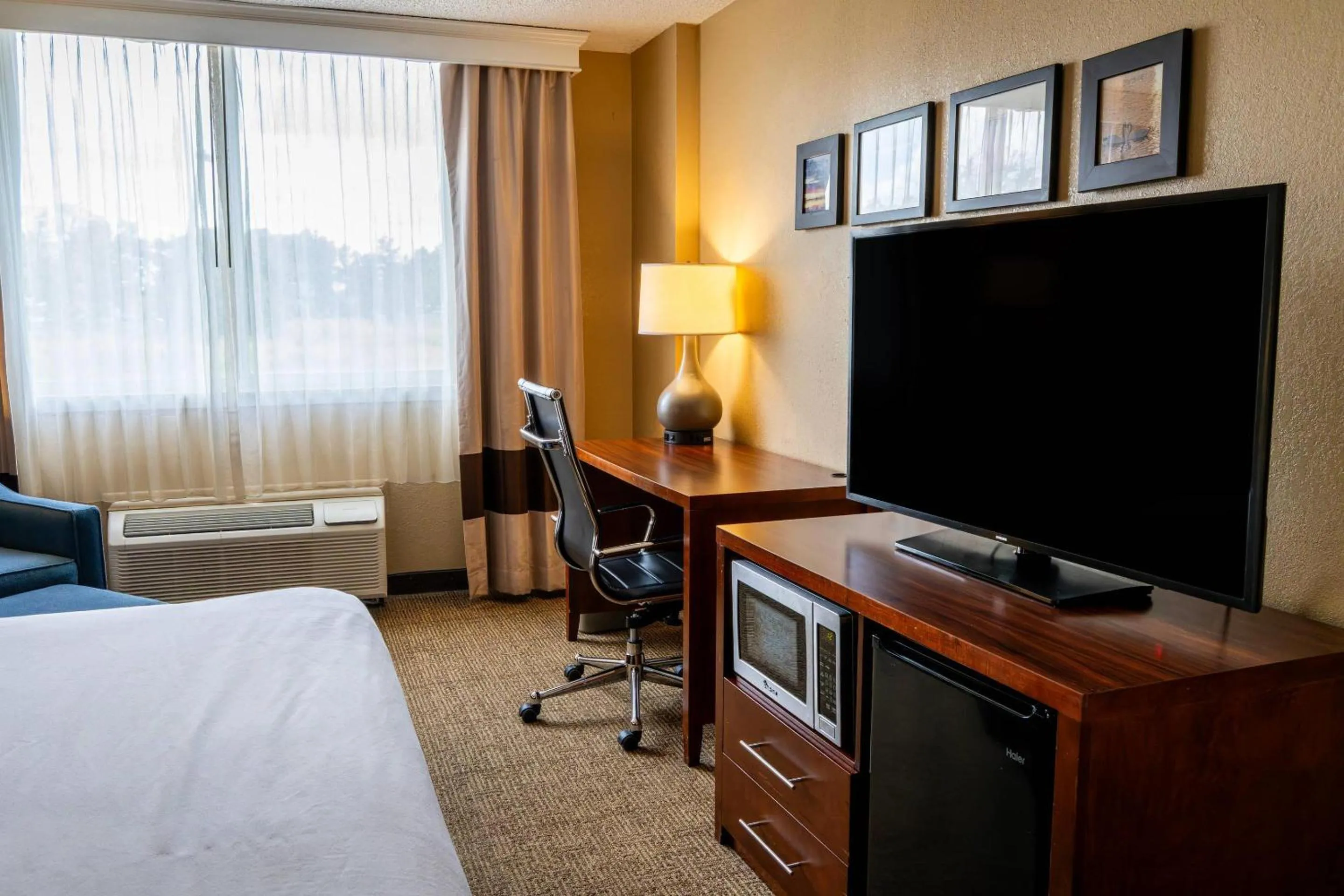 Bedroom, Bed in Comfort Inn & Suites Lakeland North I-4