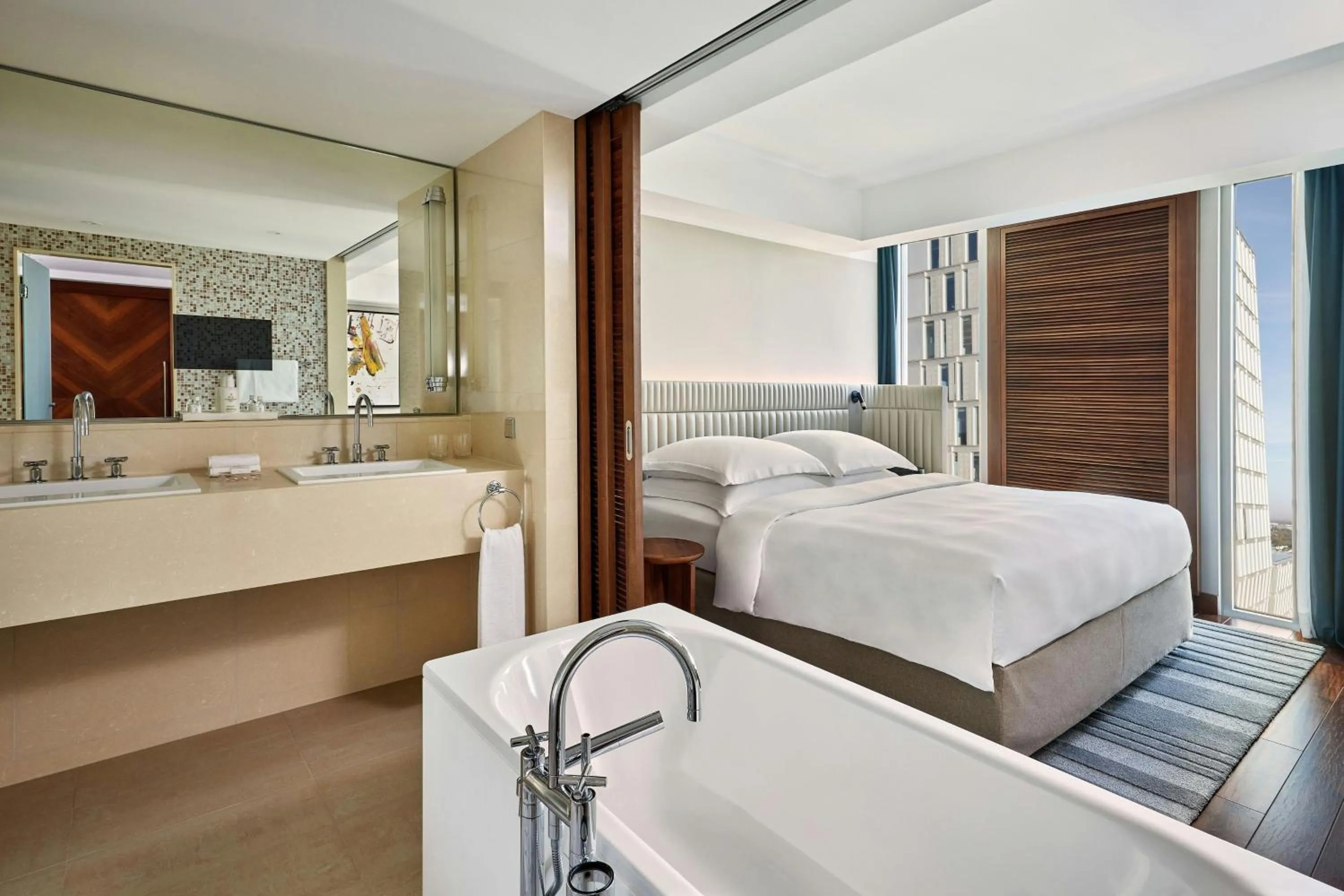 Bathroom, Bed in JW Marriott Hotel Frankfurt