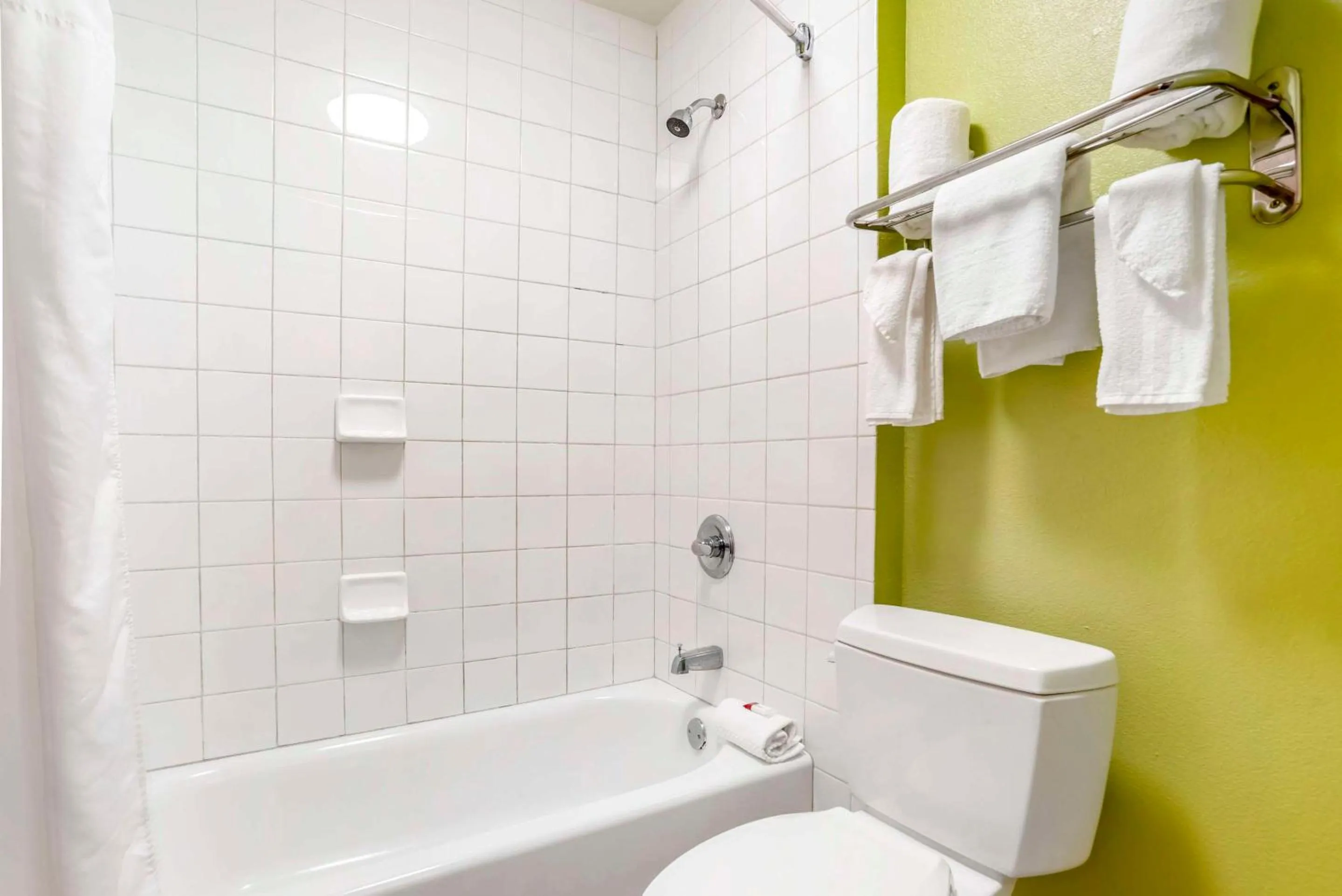 Bedroom in Econo Lodge Moss Point - Pascagoula