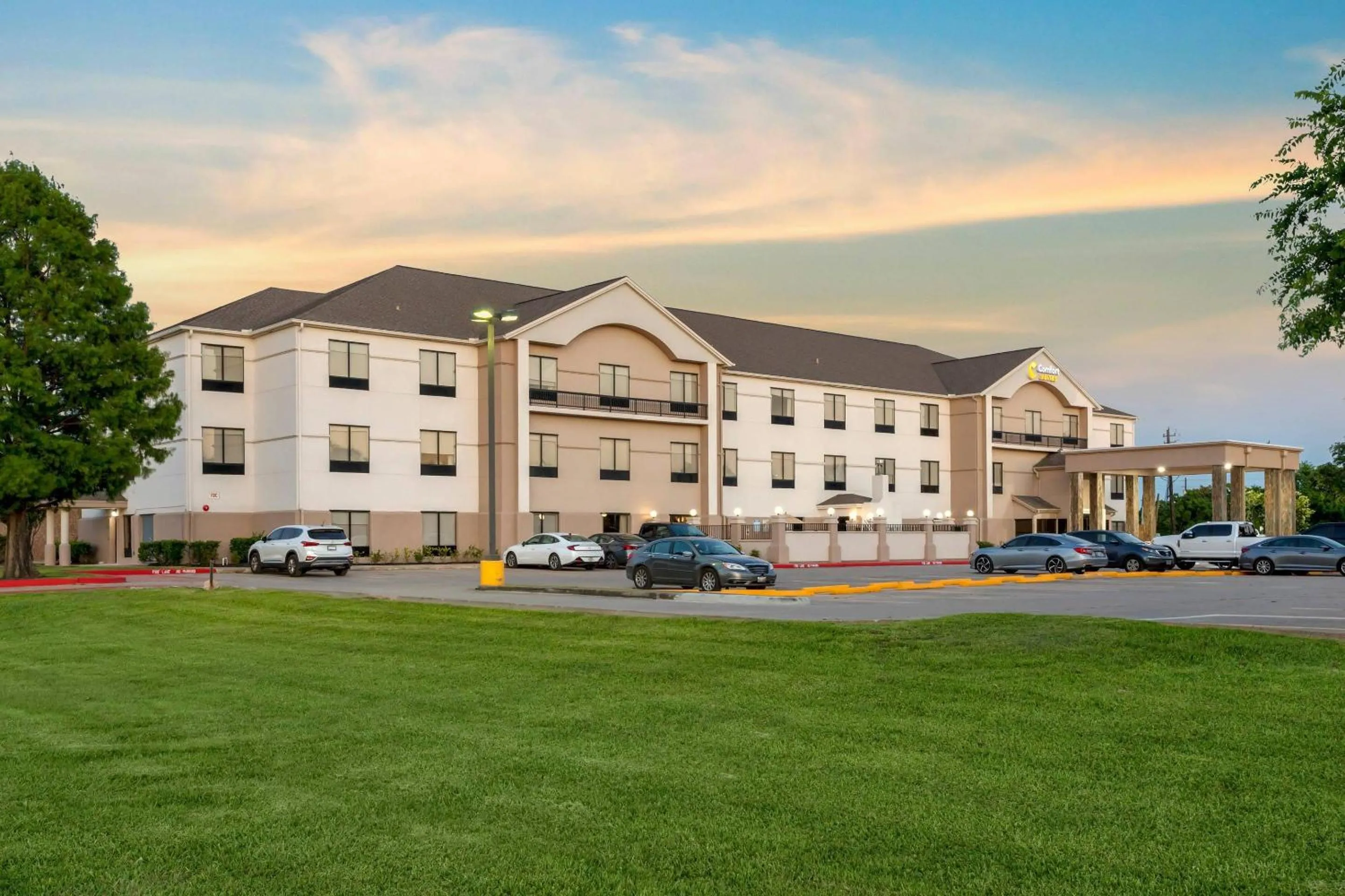 Property building in Comfort Suites La Porte - Baytown