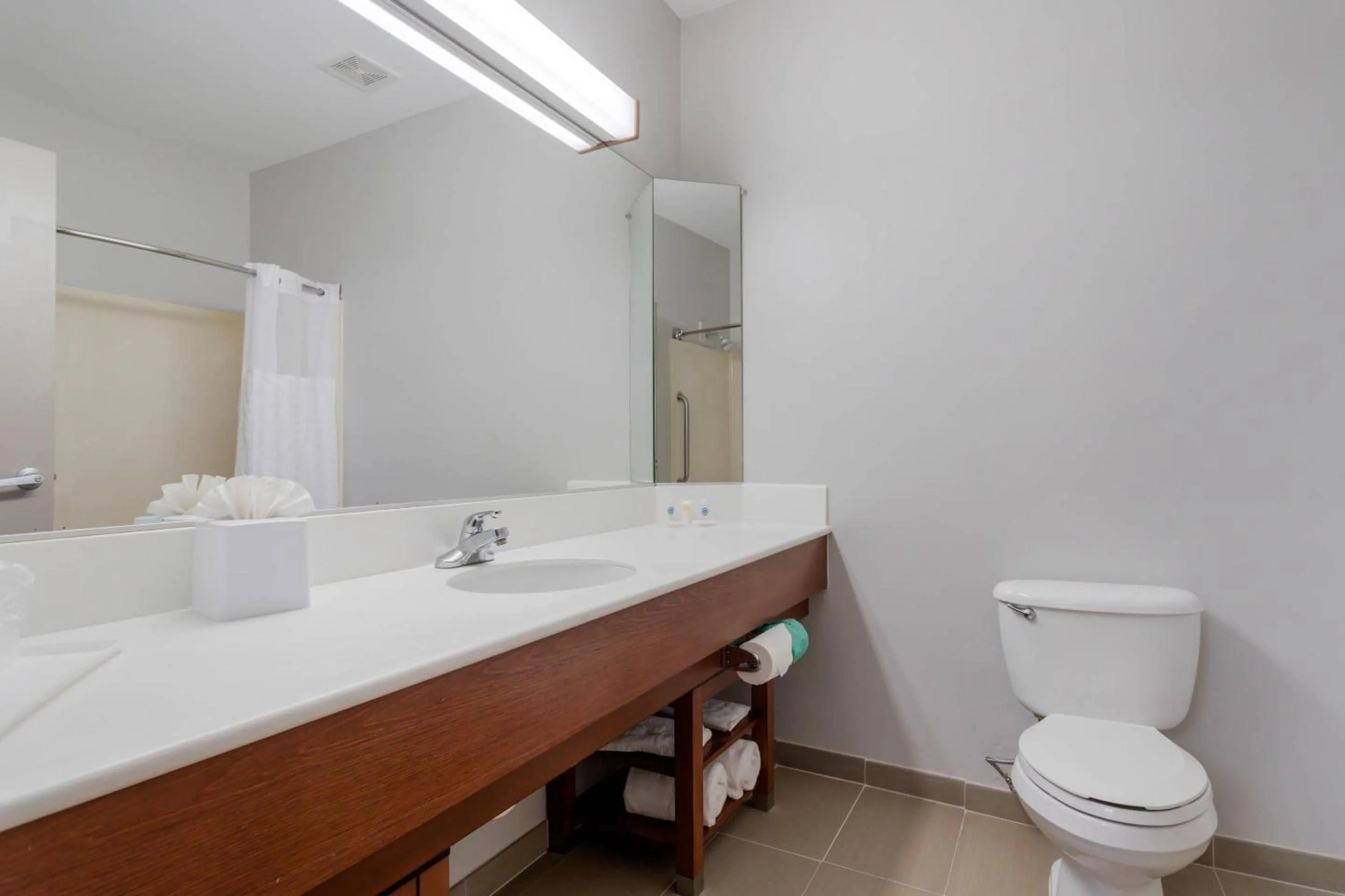 Bedroom in Comfort Suites La Porte - Baytown