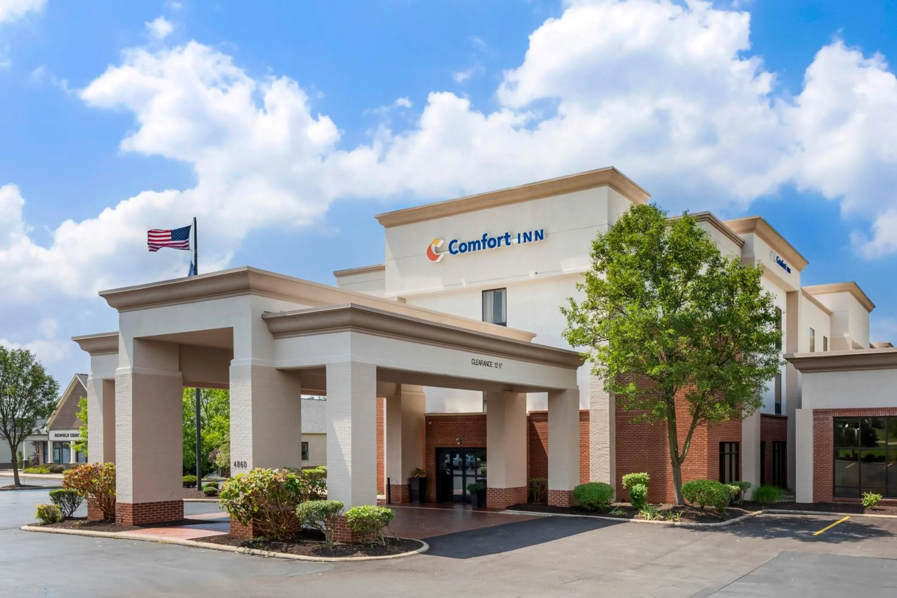 Property building in Comfort Inn, Cleveland South - Richfield