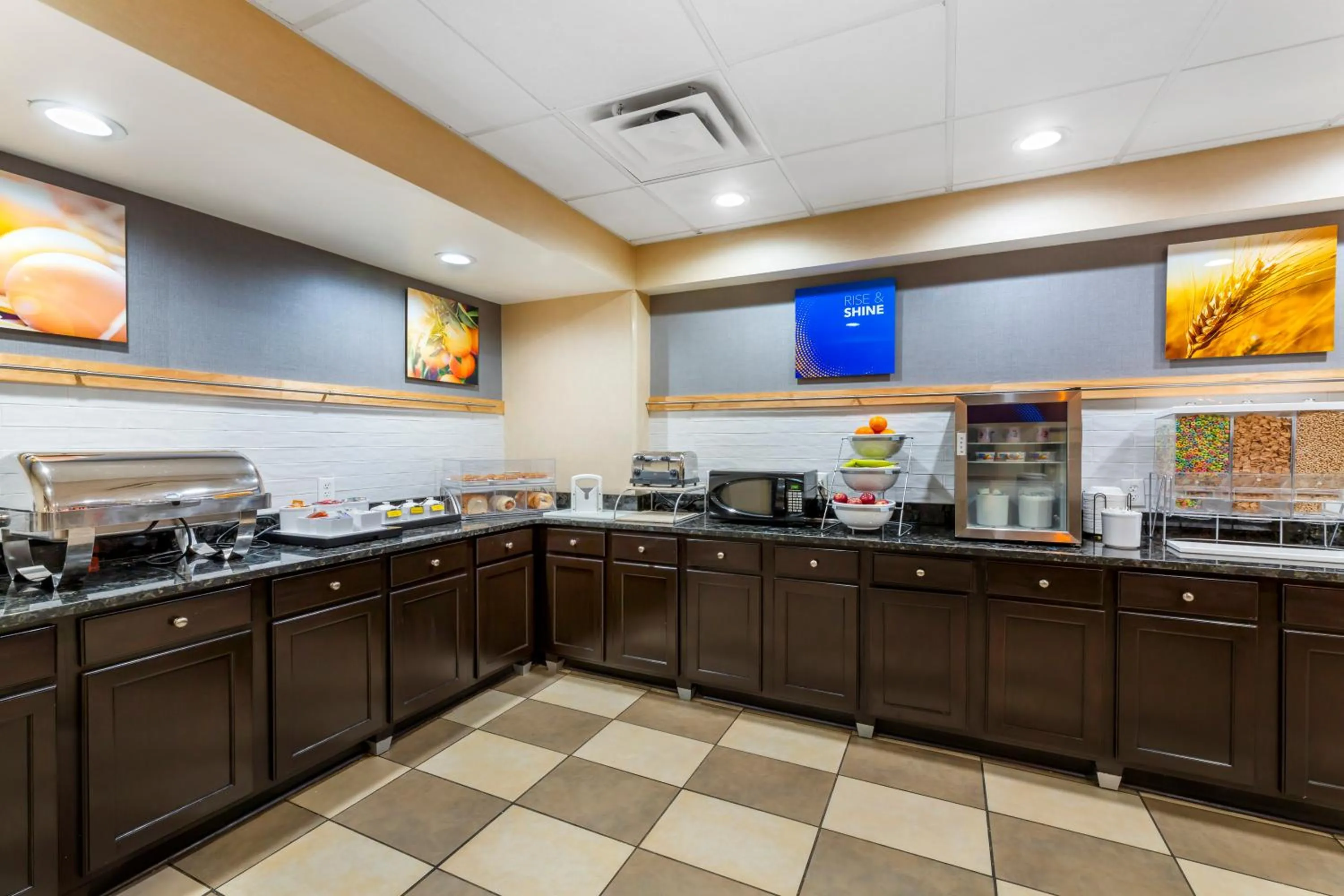 Buffet breakfast in Comfort Inn, Cleveland South - Richfield