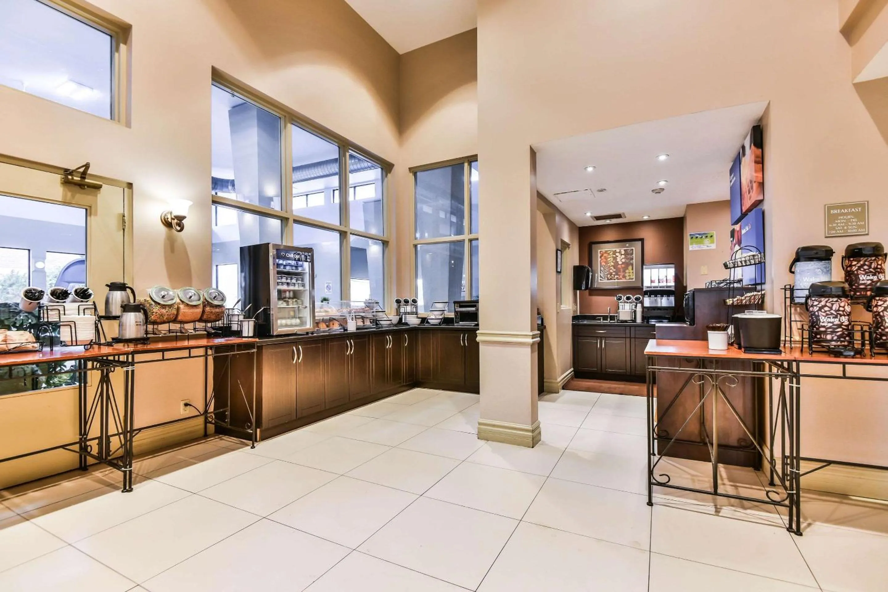 Breakfast in Comfort Inn & Suites Ambassador Bridge