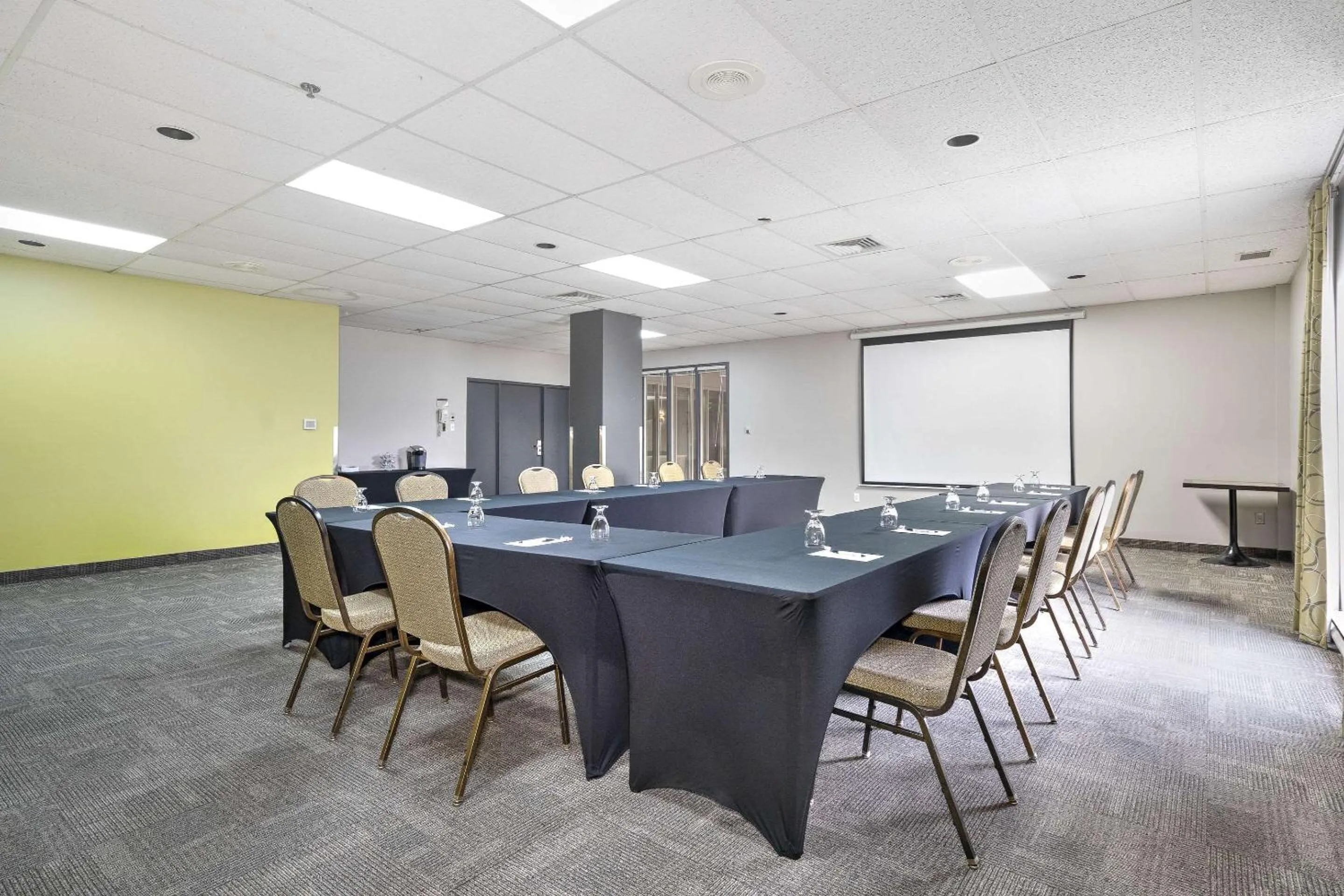Meeting/conference room in Hotel Le Victorin, an Ascend Hotel Collection Member