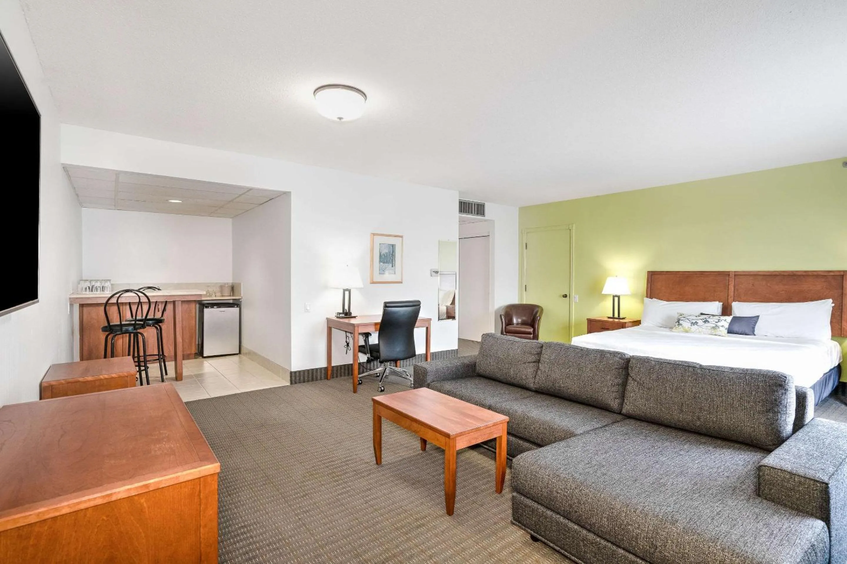 Bedroom, Bed in Hotel Le Victorin, an Ascend Hotel Collection Member