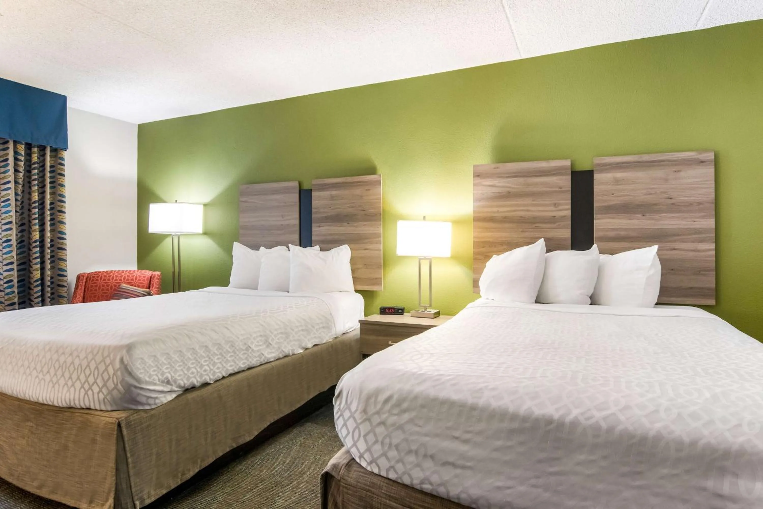 Bedroom, Bed in Best Western Dutch Valley Inn