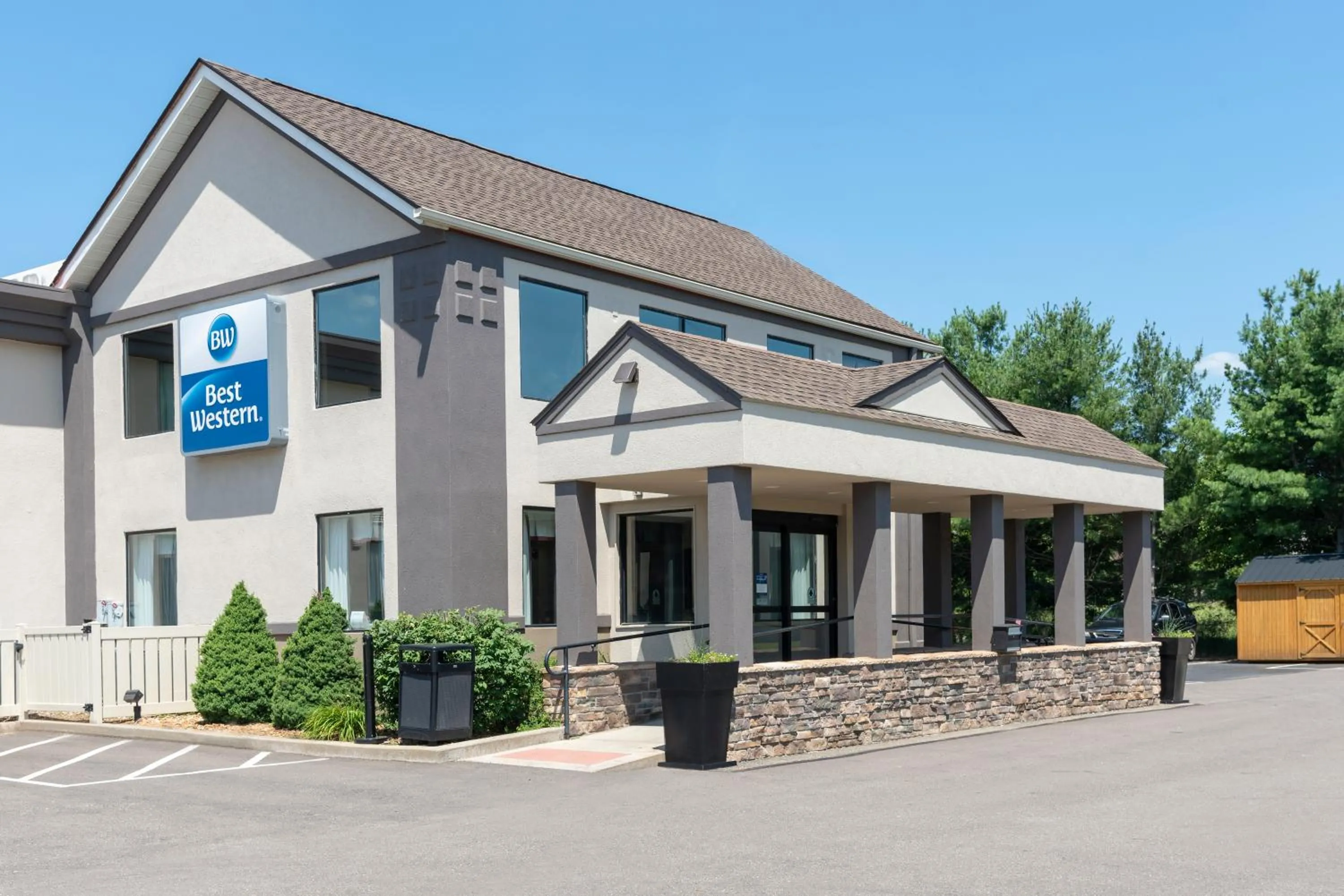 Property building in Best Western Dutch Valley Inn