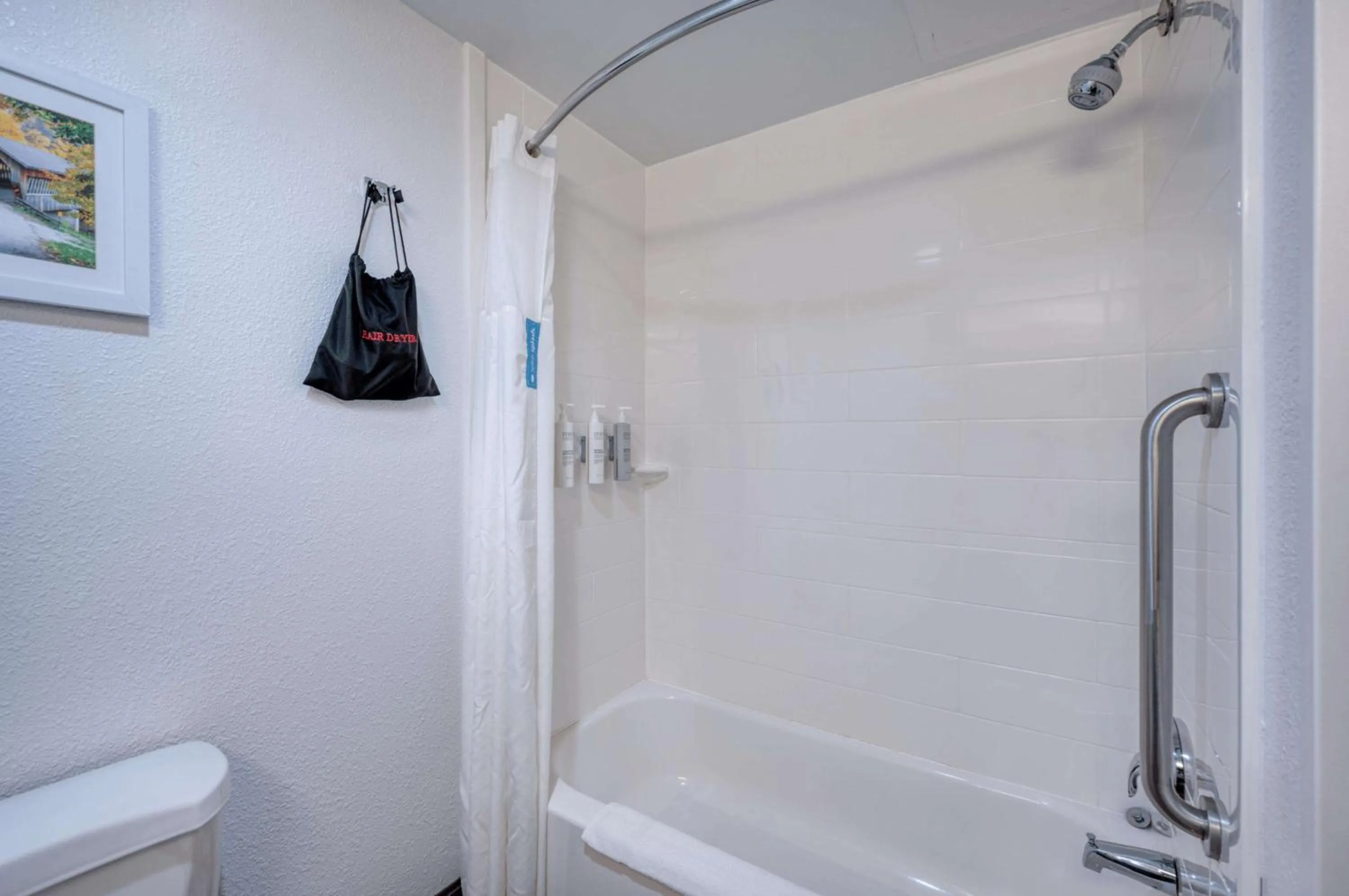 Bathroom in Hampton Inn by Hilton Washington Court House