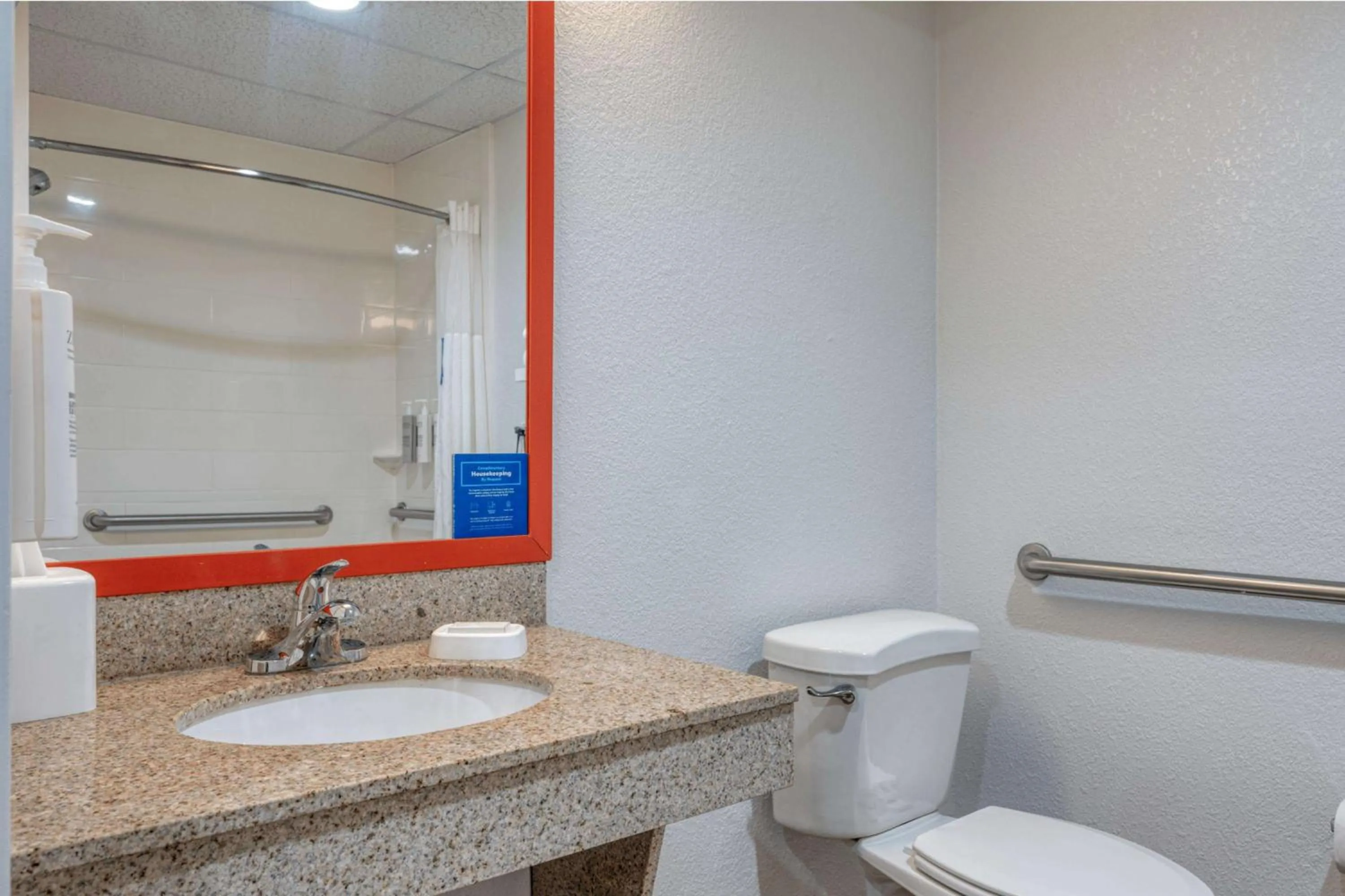 Bathroom in Hampton Inn by Hilton Washington Court House