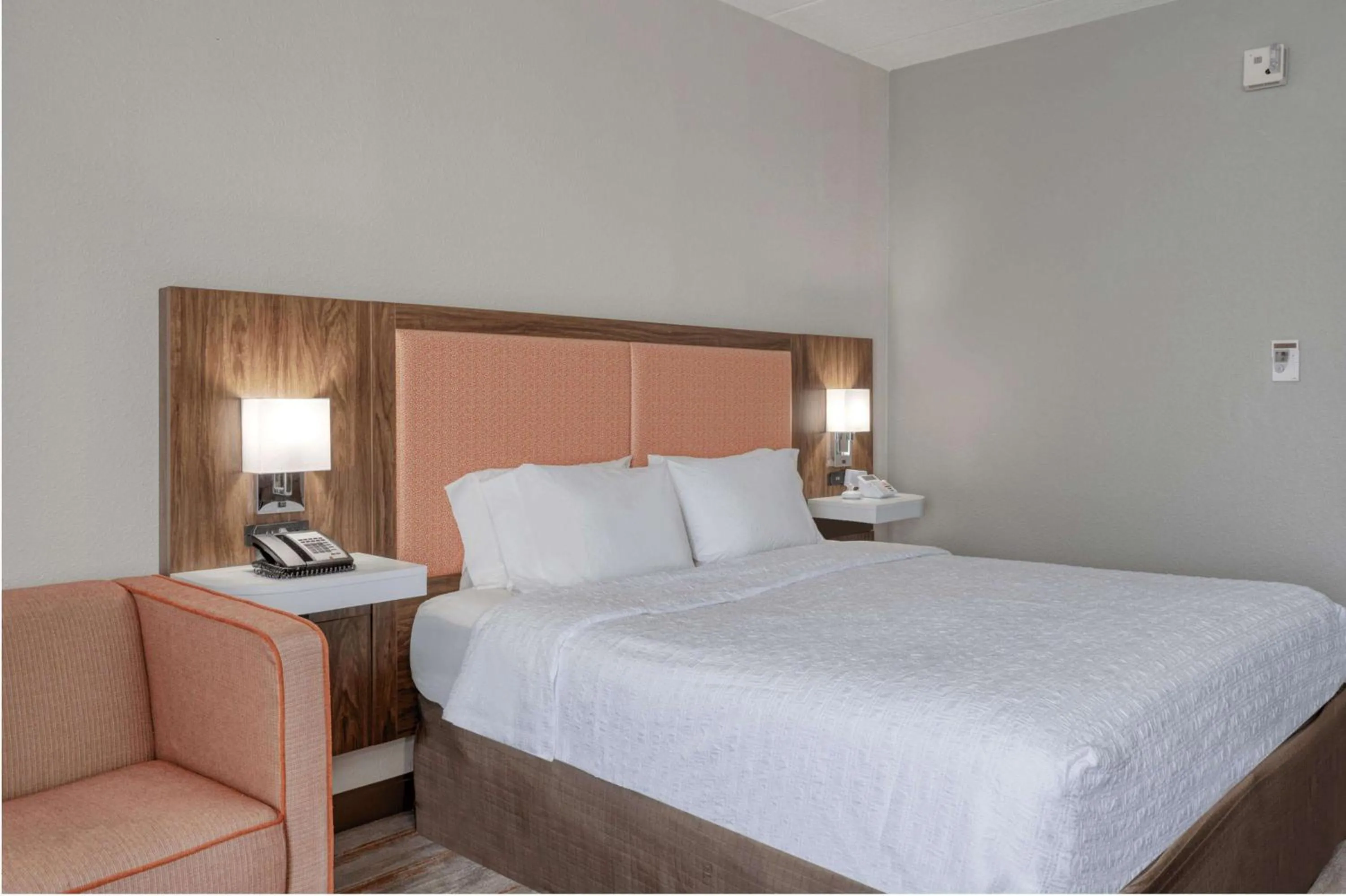 Bed in Hampton Inn by Hilton Washington Court House