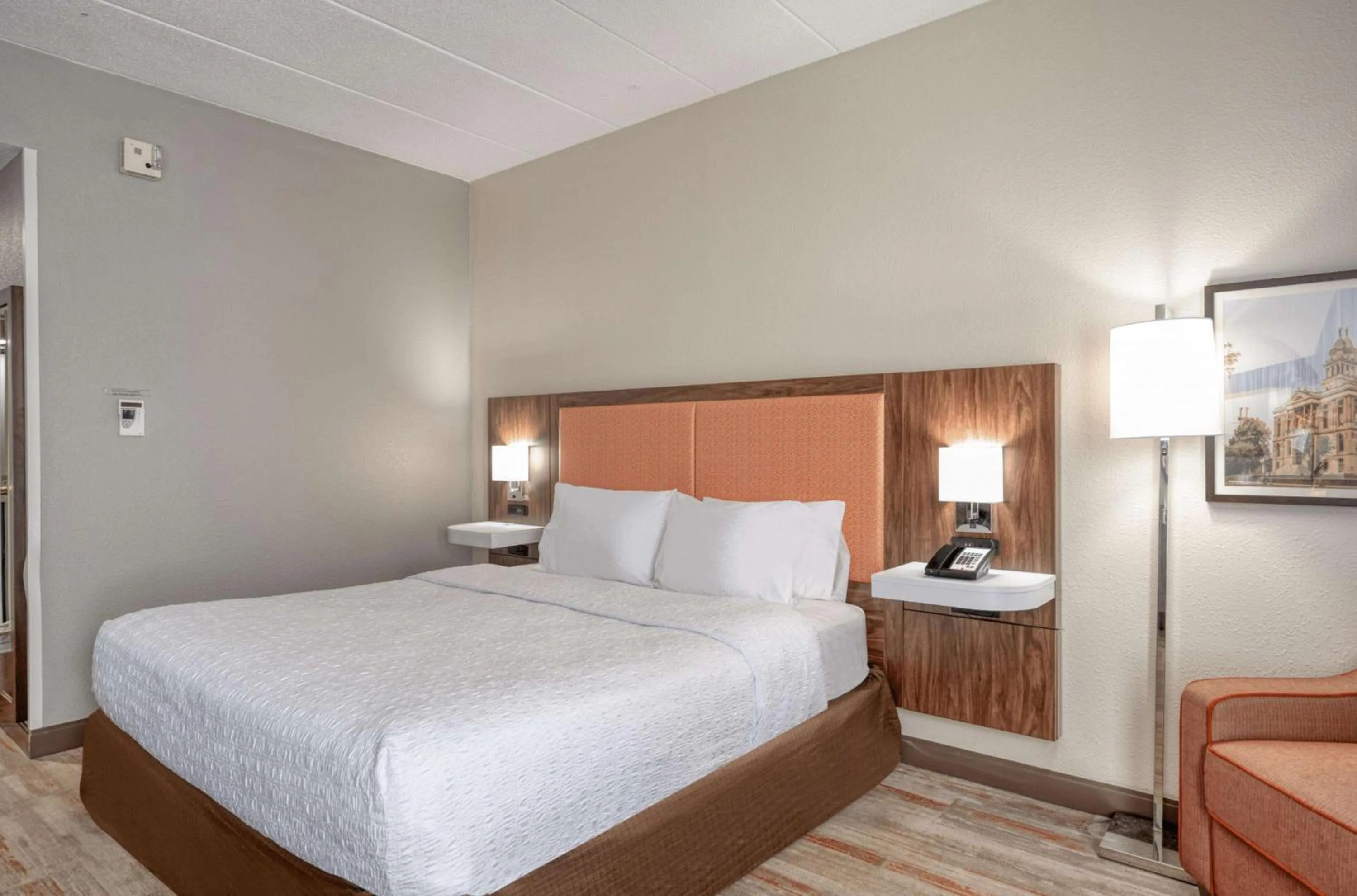 Bed in Hampton Inn by Hilton Washington Court House