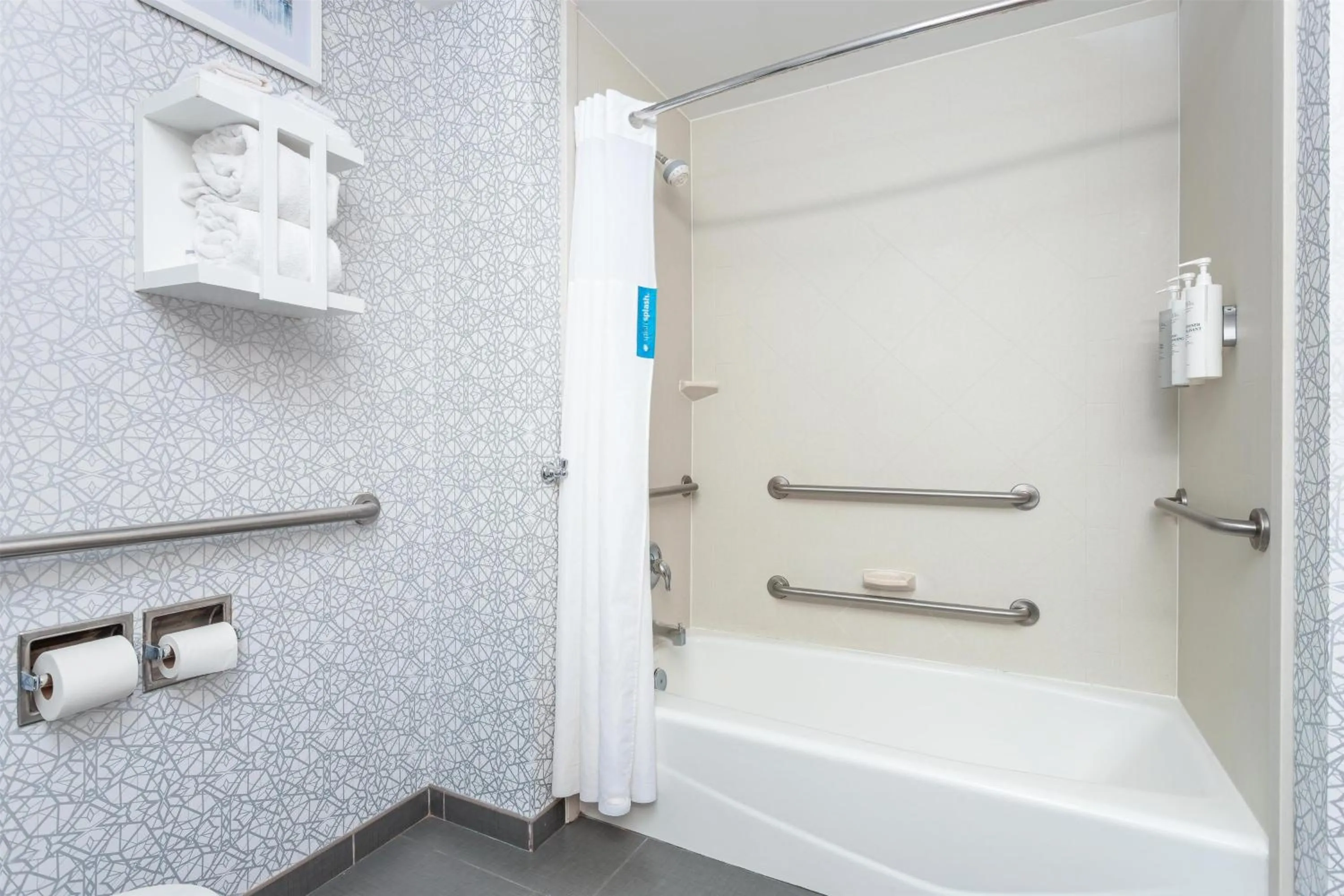 Bathroom in Hampton Inn Akron-South