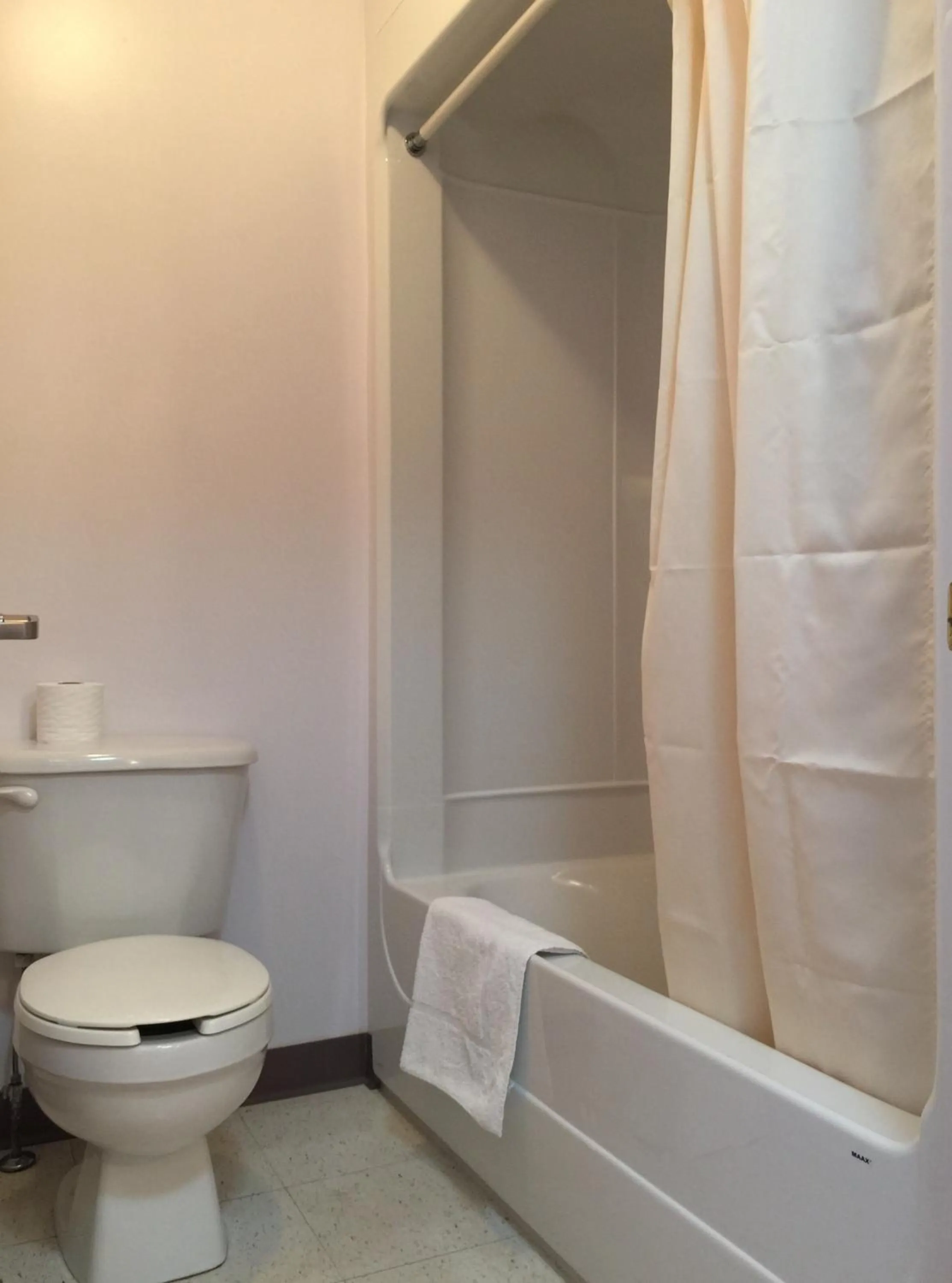 Bathroom in Sherwood Inn and Motel Charlottetown