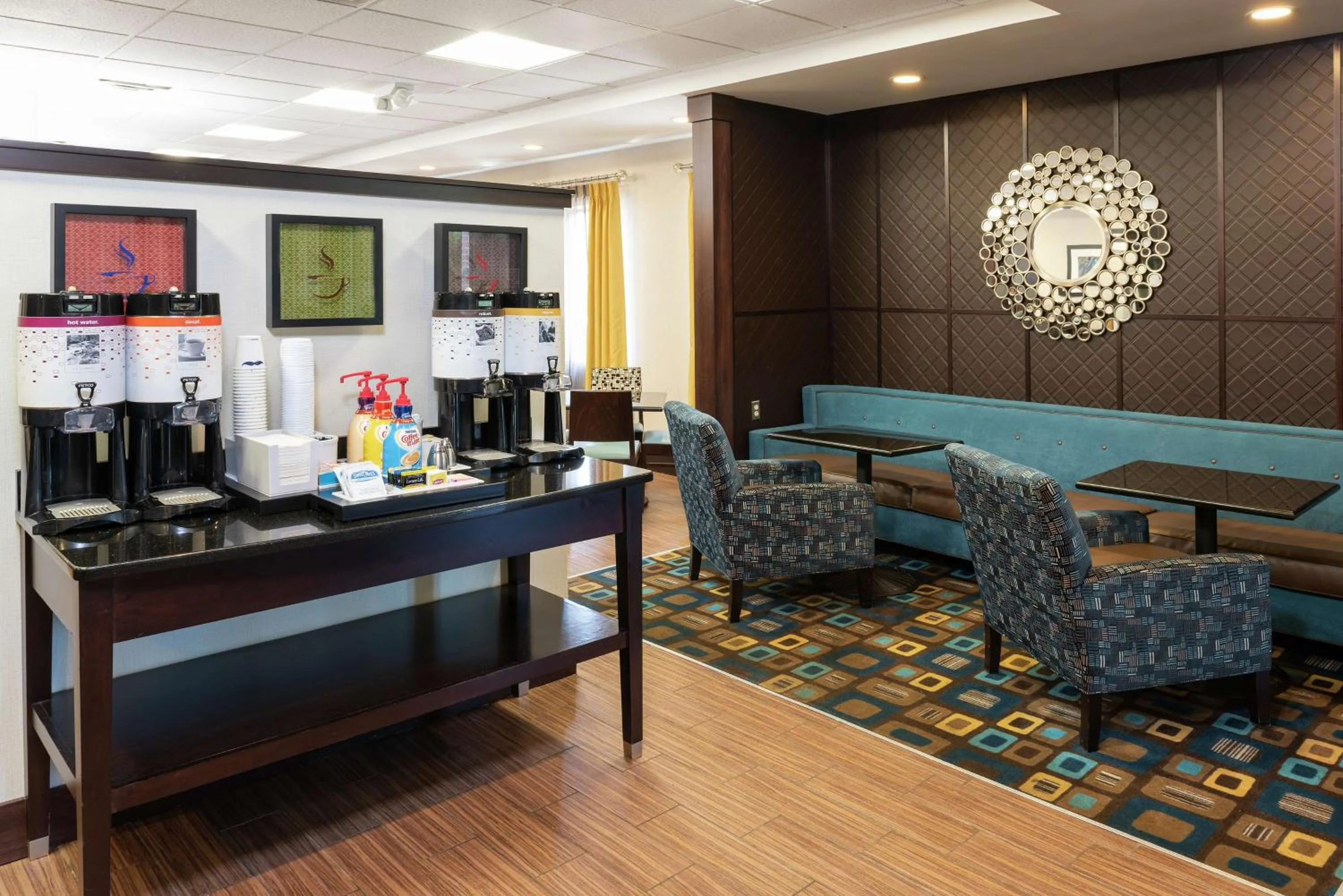 Dining area in Hampton Inn & Suites Cleveland-Airport/Middleburg Heights