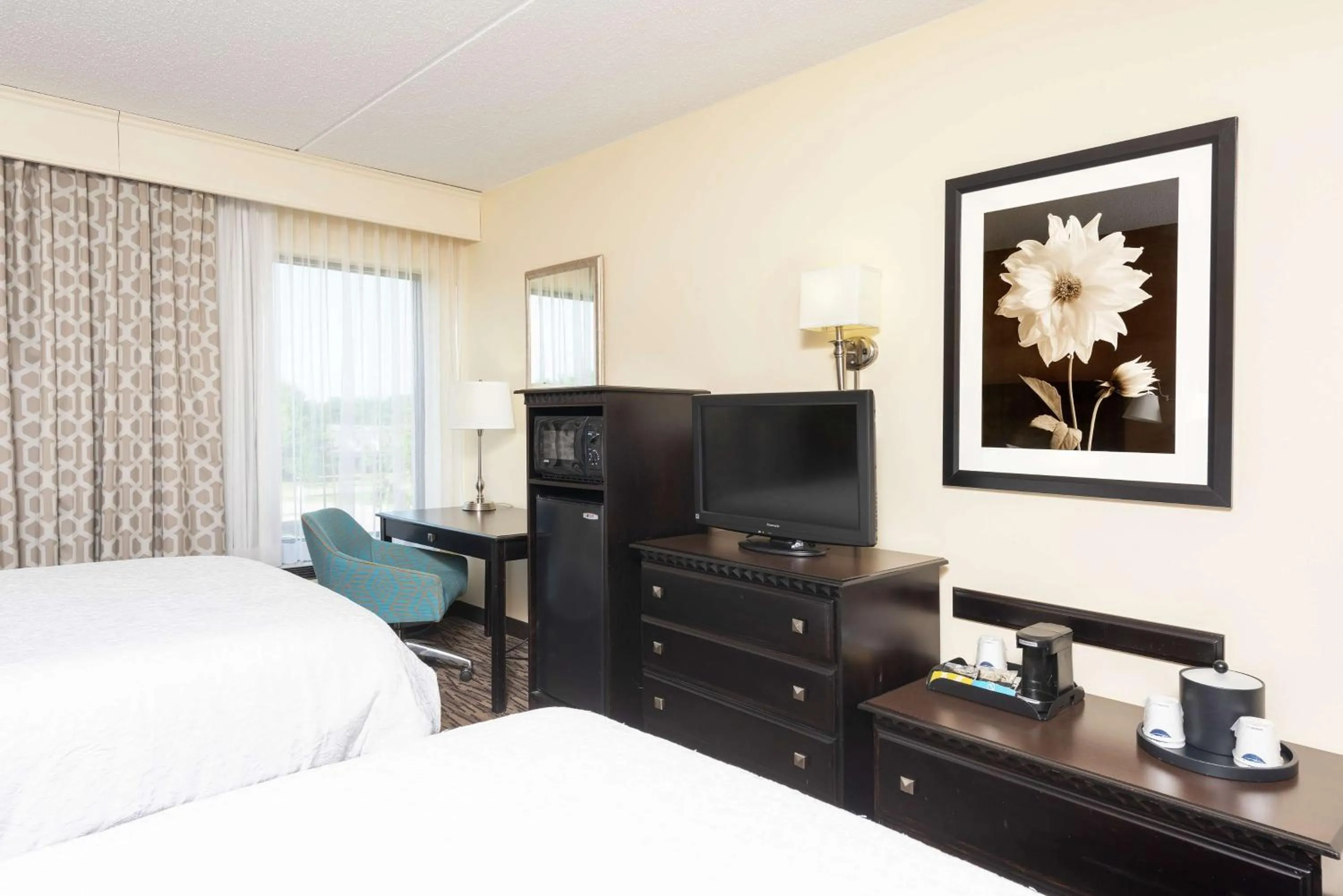 Bedroom, Bed in Hampton Inn & Suites Cleveland-Airport/Middleburg Heights