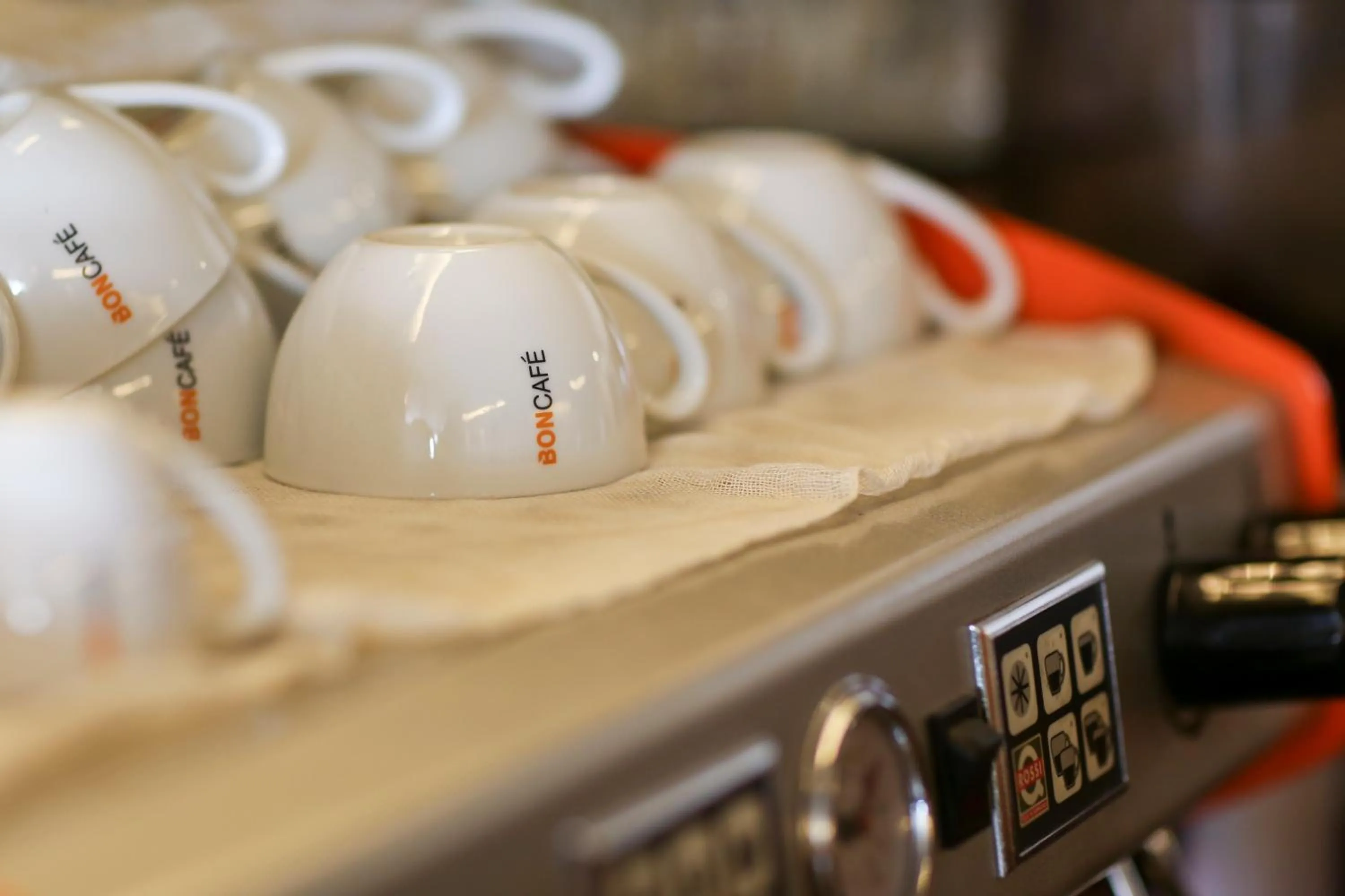 Restaurant/places to eat in Golden House International Hotel